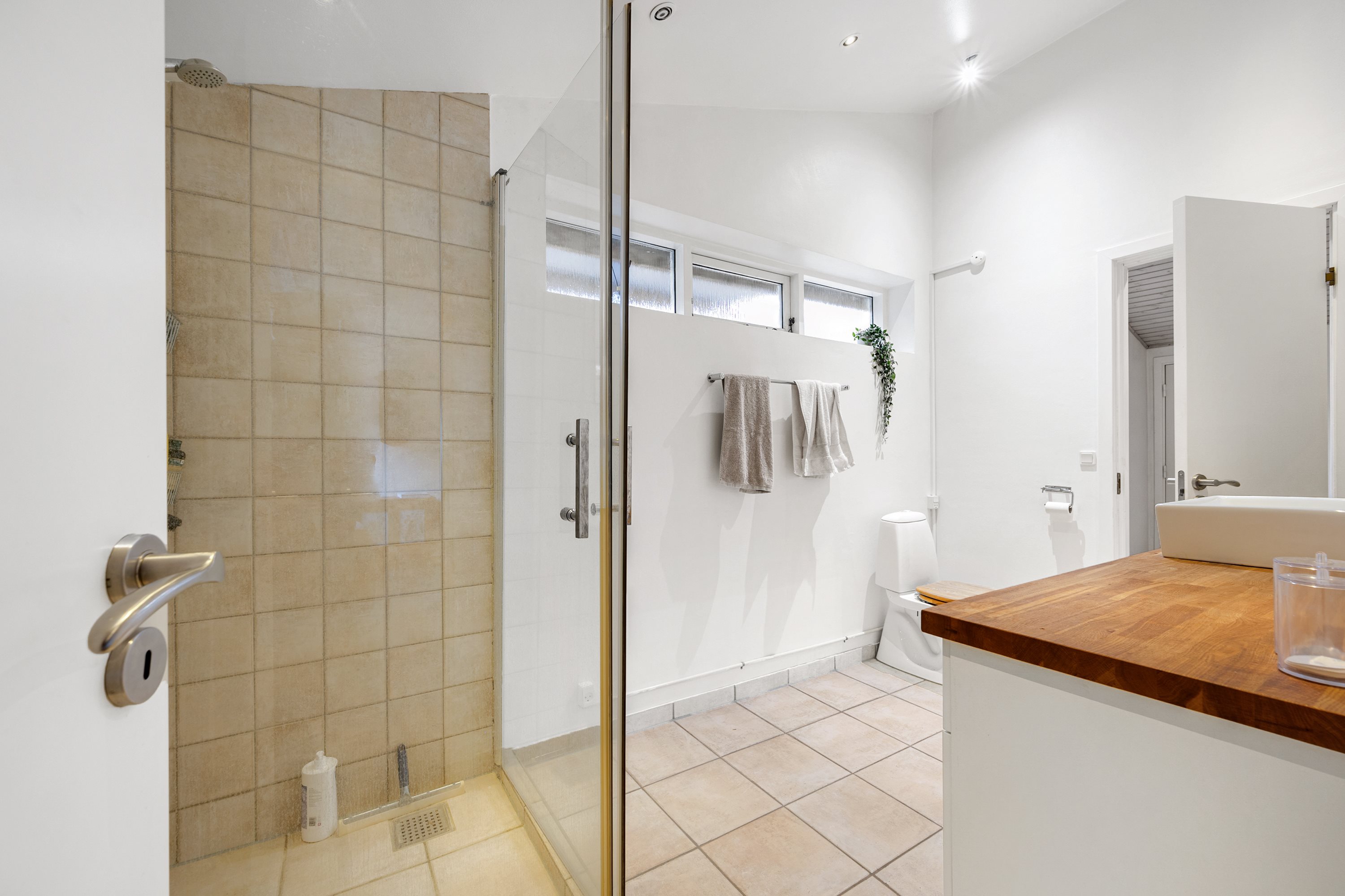 Fremhævet badeværelse billede i fuldskærmstilstand. Billede af Smakkegårdsvej 65, 2820 Gentofte