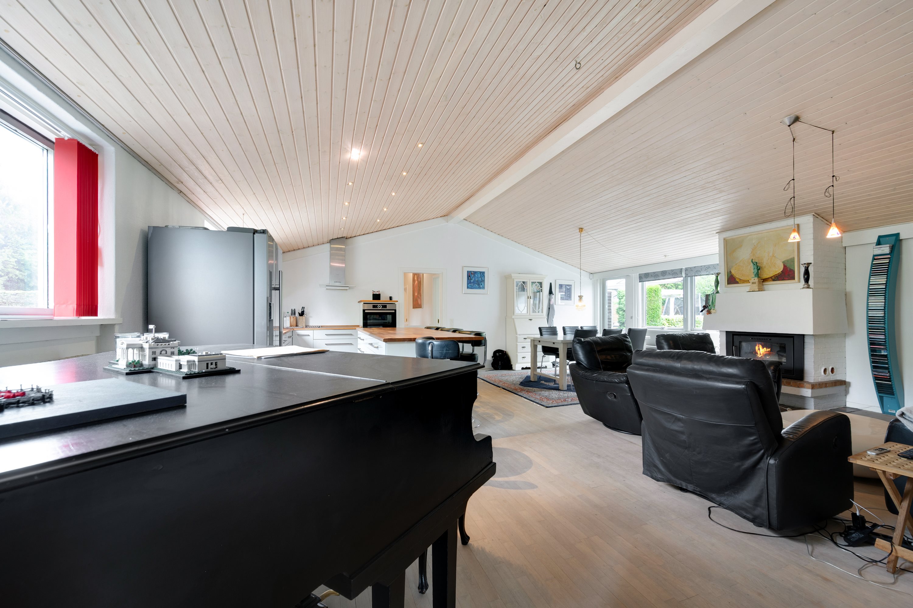 Fremhævet stue billede i fuldskærmstilstand. Billede af Smakkegårdsvej 65, 2820 Gentofte