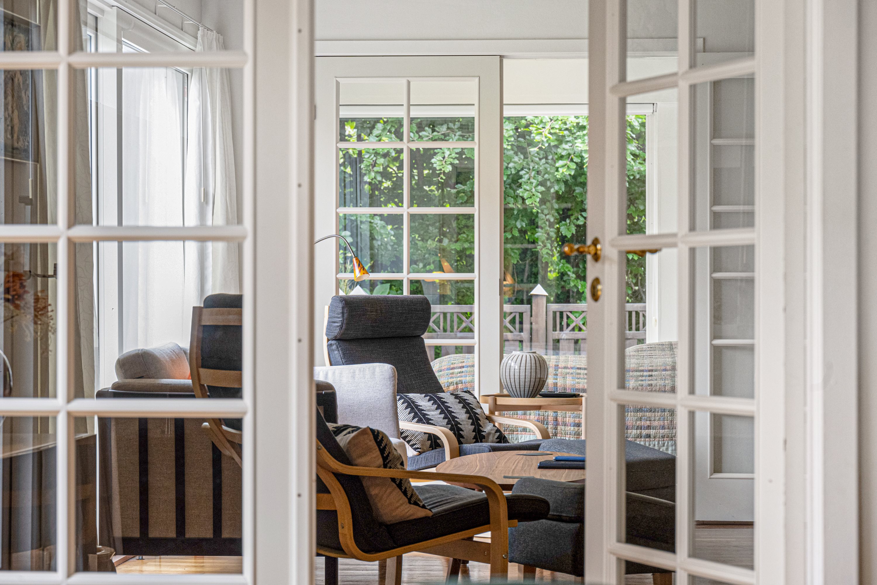 Fremhævet stue billede i fuldskærmstilstand. Billede af Smakkegårdsvej 65, 2820 Gentofte