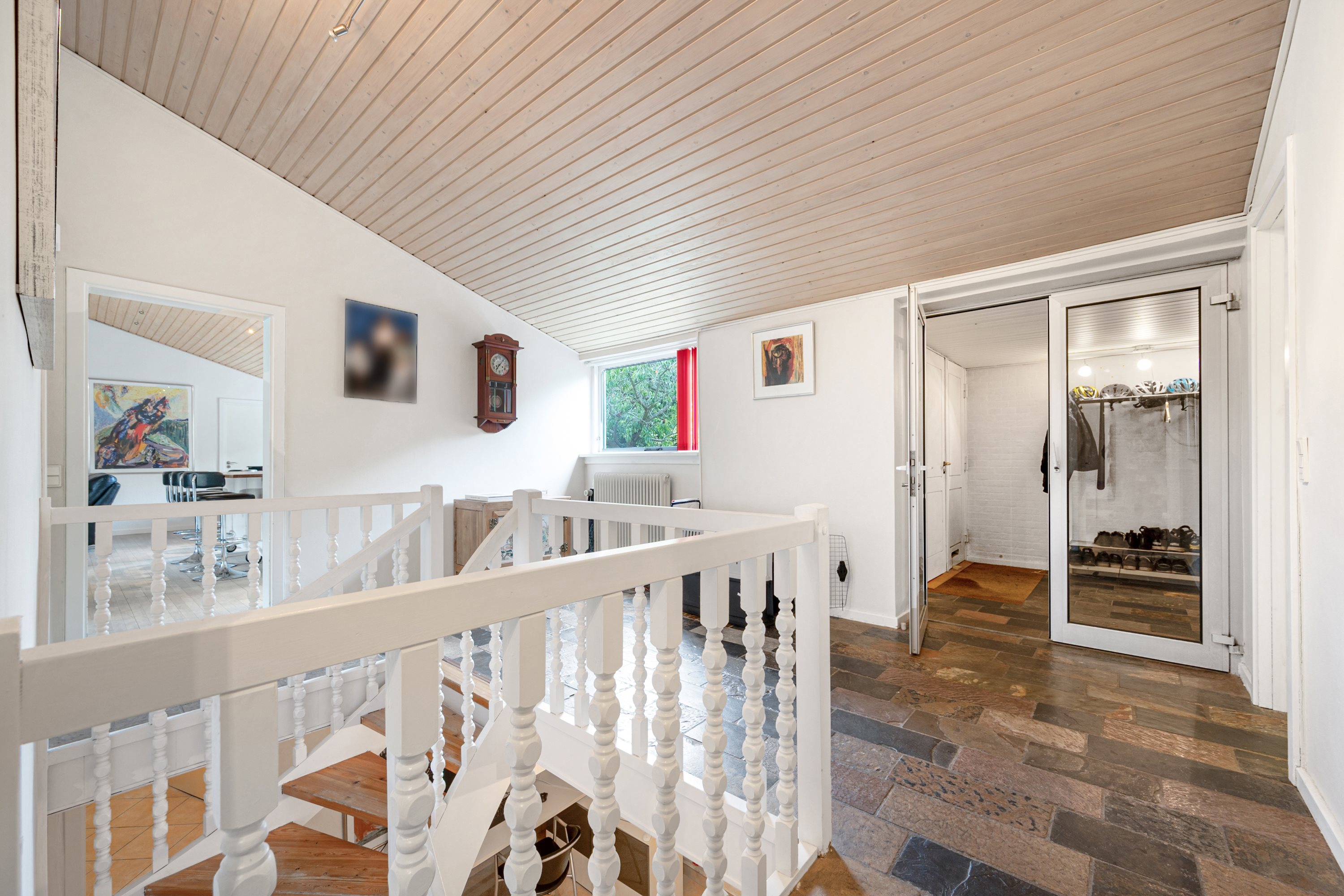 Fremhævet gang billede i fuldskærmstilstand. Billede af Smakkegårdsvej 65, 2820 Gentofte