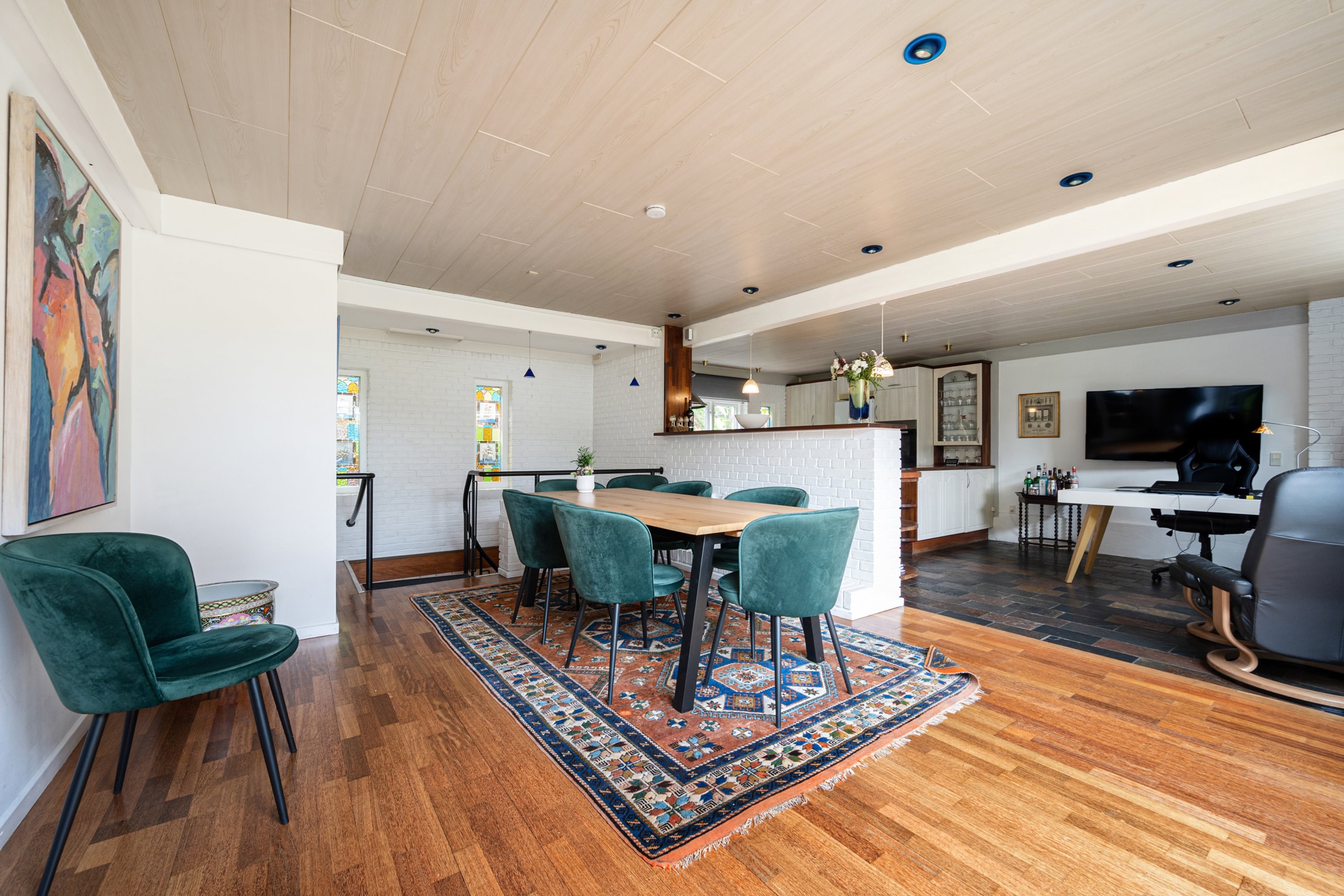 Fremhævet stue billede i fuldskærmstilstand. Billede af Smakkegårdsvej 65, 2820 Gentofte