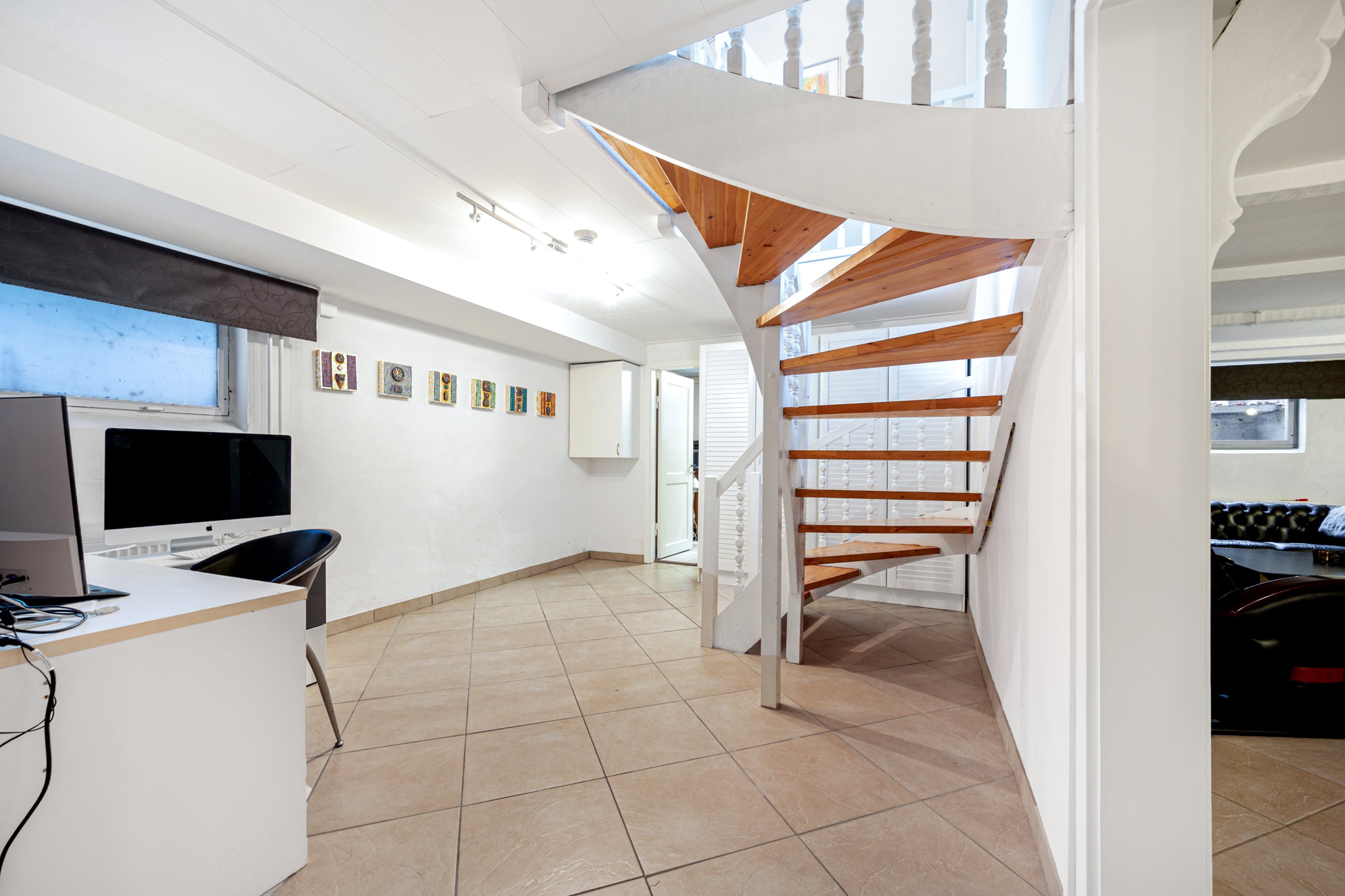 Fremhævet gang billede i fuldskærmstilstand. Billede af Smakkegårdsvej 65, 2820 Gentofte