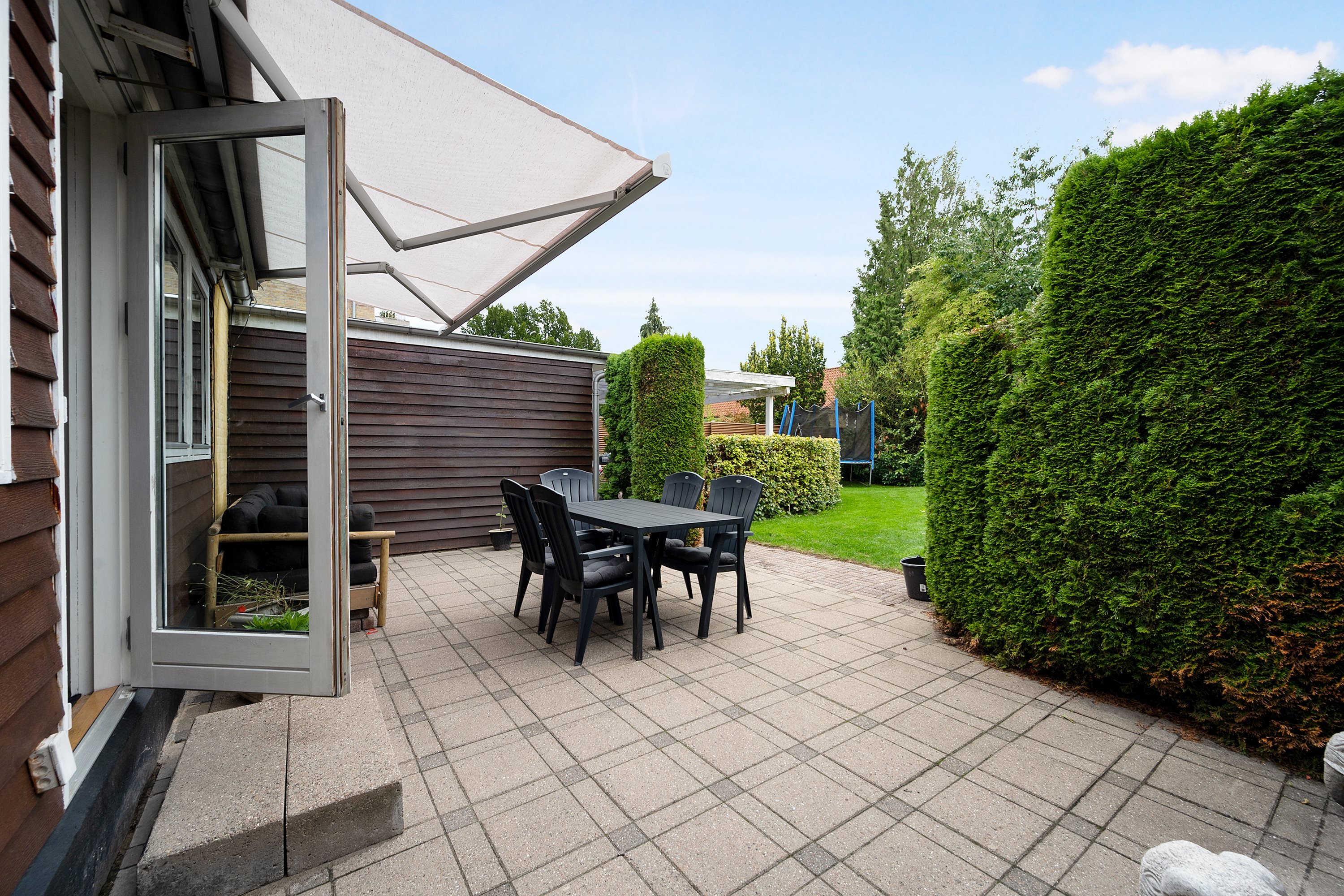 Fremhævet terrasse billede i fuldskærmstilstand. Billede af Smakkegårdsvej 65, 2820 Gentofte