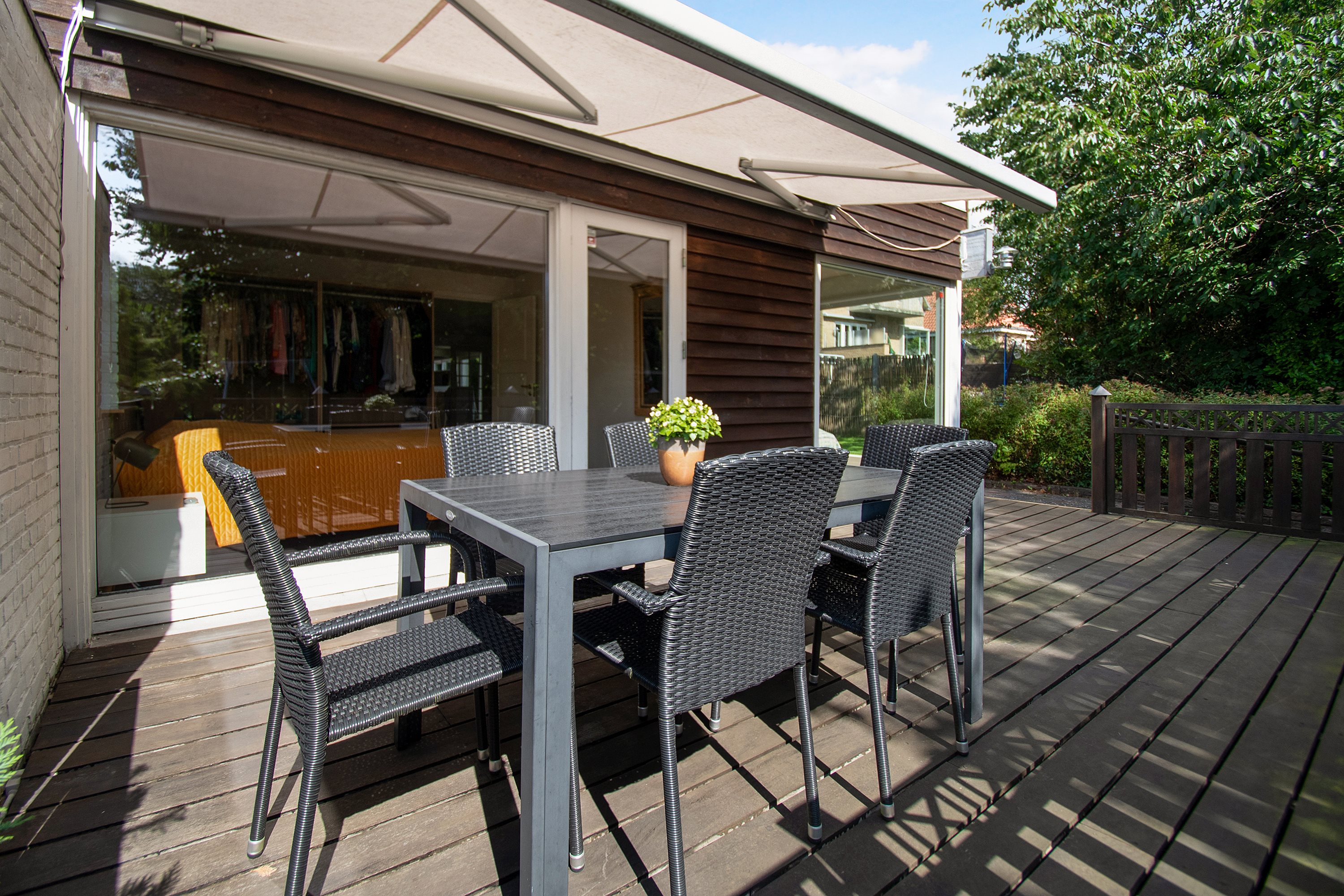 Fremhævet terrasse billede i fuldskærmstilstand. Billede af Smakkegårdsvej 65, 2820 Gentofte