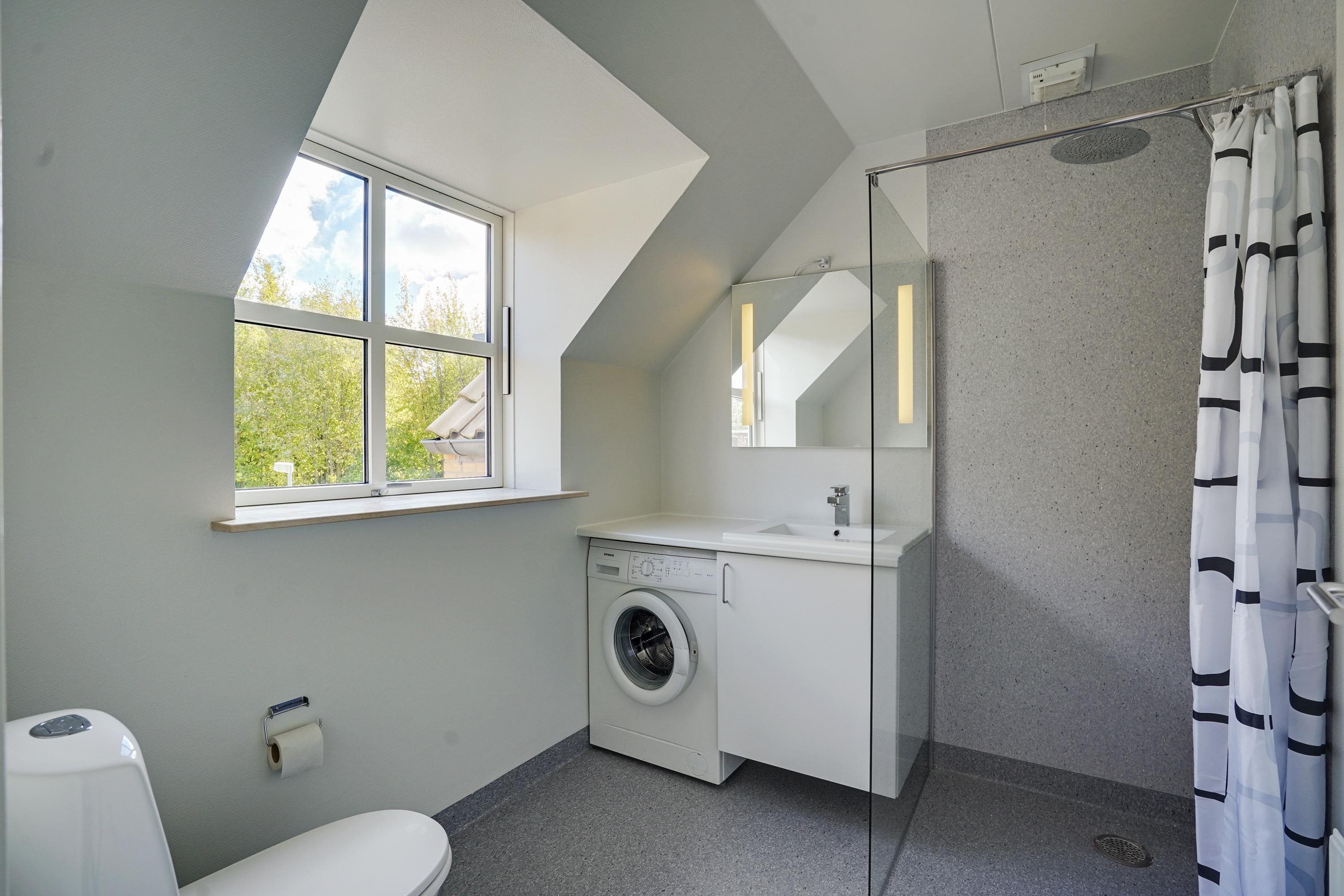 Fremhævet badeværelse billede i fuldskærmstilstand. Billede af Kildehaven 112, 8520 Lystrup