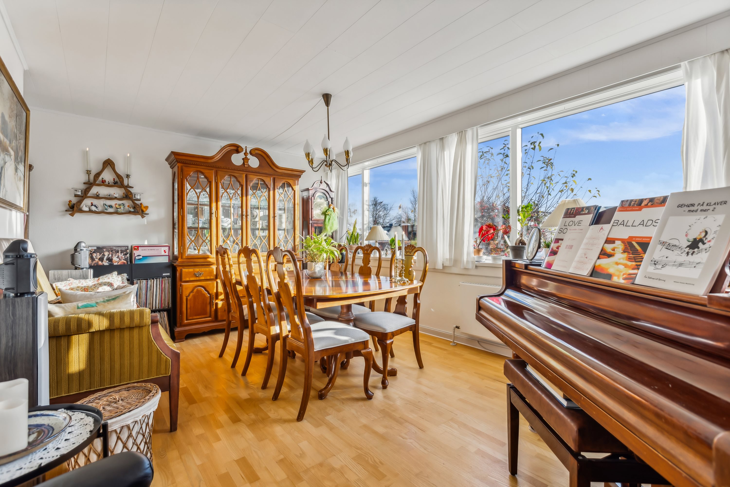 Fremhævet stue billede i fuldskærmstilstand. Billede af Bredbjergvej 35, 5230 Odense M