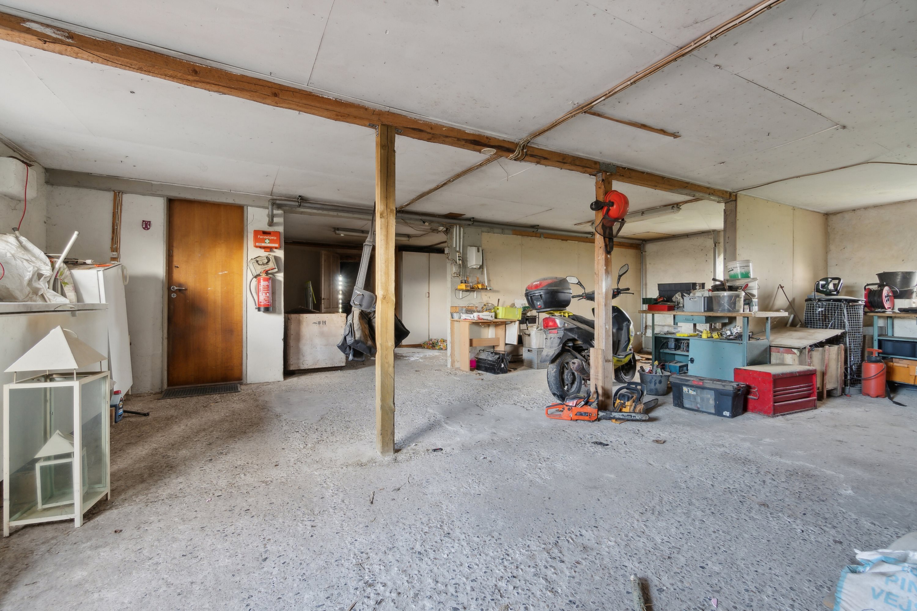 Fremhævet garage billede i fuldskærmstilstand. Billede af Snedstedvej 110, 7752 Snedsted