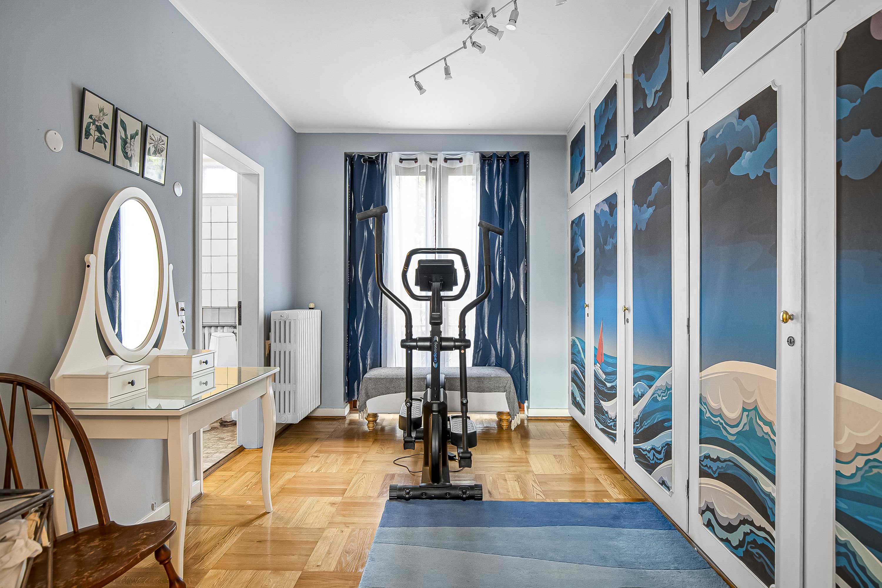 Fremhævet gaderobe billede i fuldskærmstilstand. Billede af Gl. Strandvej 10, Kolding, 6000 Kolding