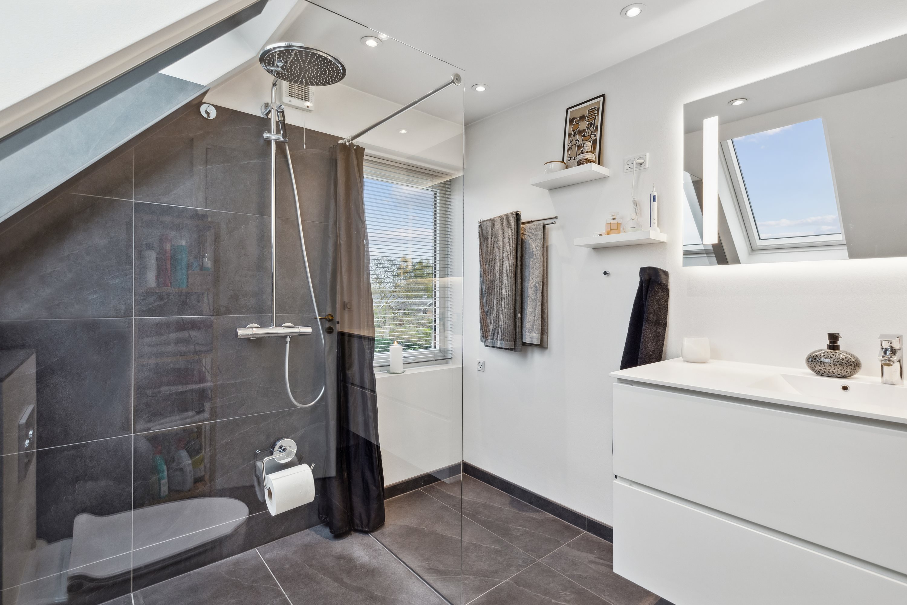 Fremhævet badeværelse billede i fuldskærmstilstand. Billede af Huldbergs Alle 20, 2800 Kongens Lyngby