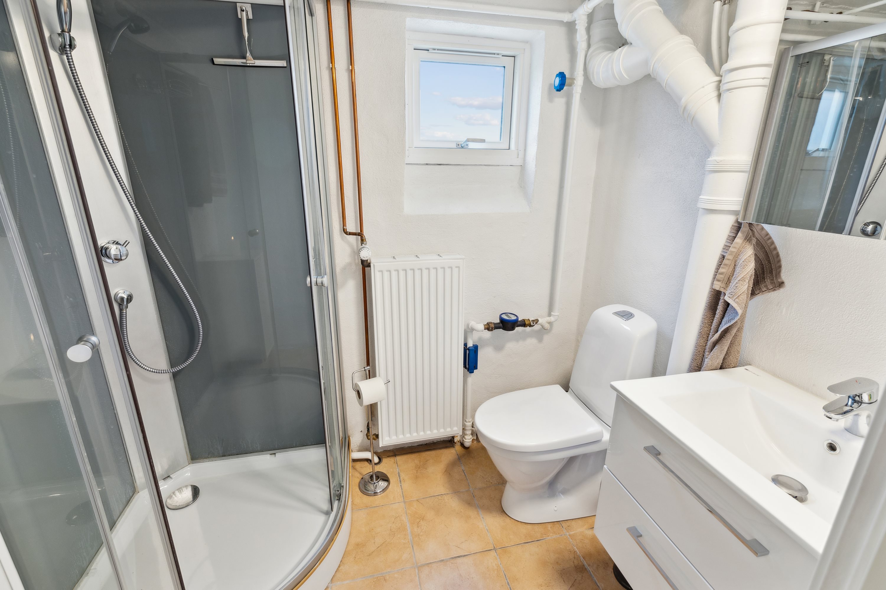 Fremhævet badeværelse billede i fuldskærmstilstand. Billede af Huldbergs Alle 20, 2800 Kongens Lyngby