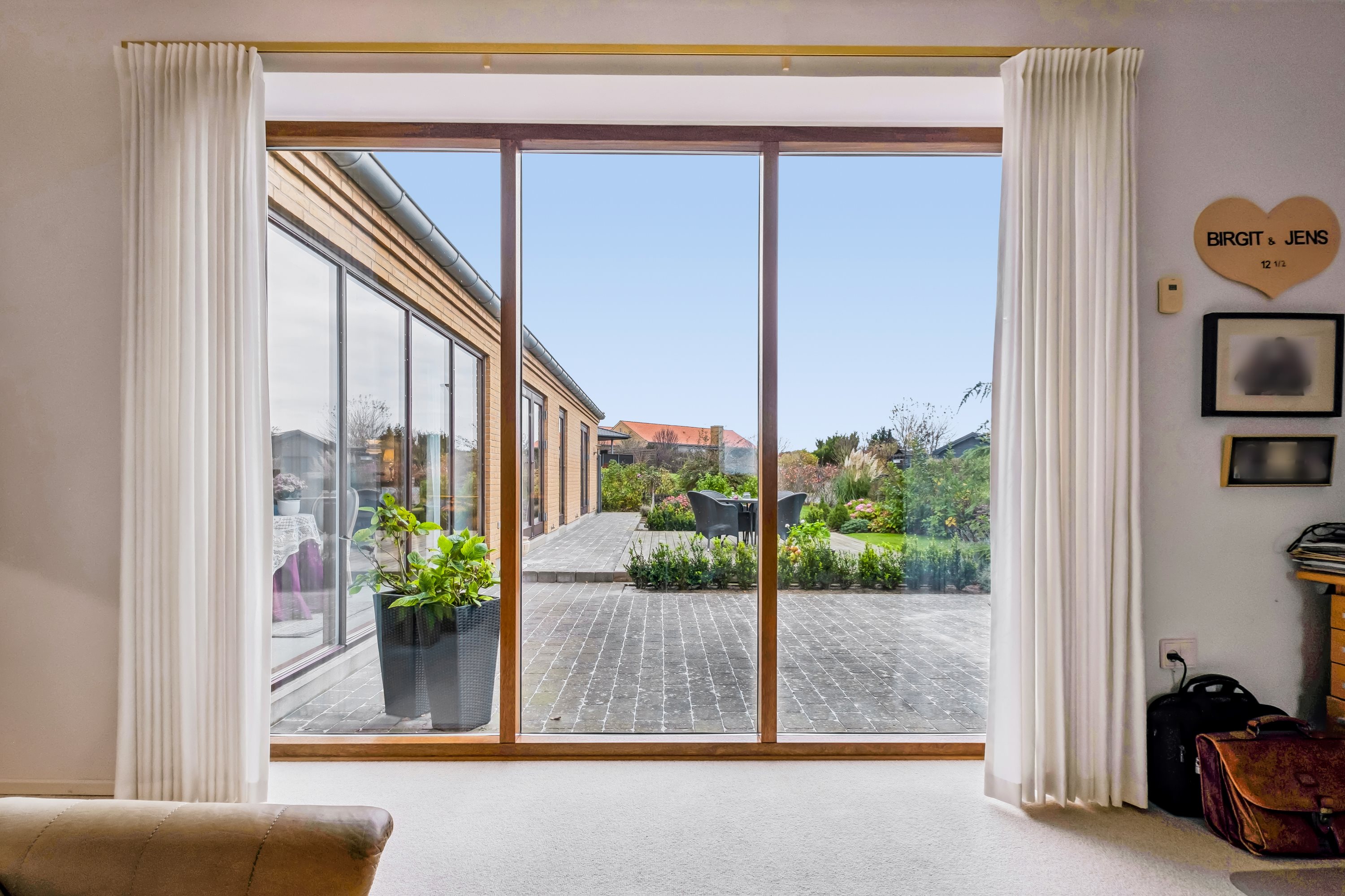 Fremhævet kig til terrassen billede i fuldskærmstilstand. Billede af Fjordblik 13, Klakring, 7130 Juelsminde