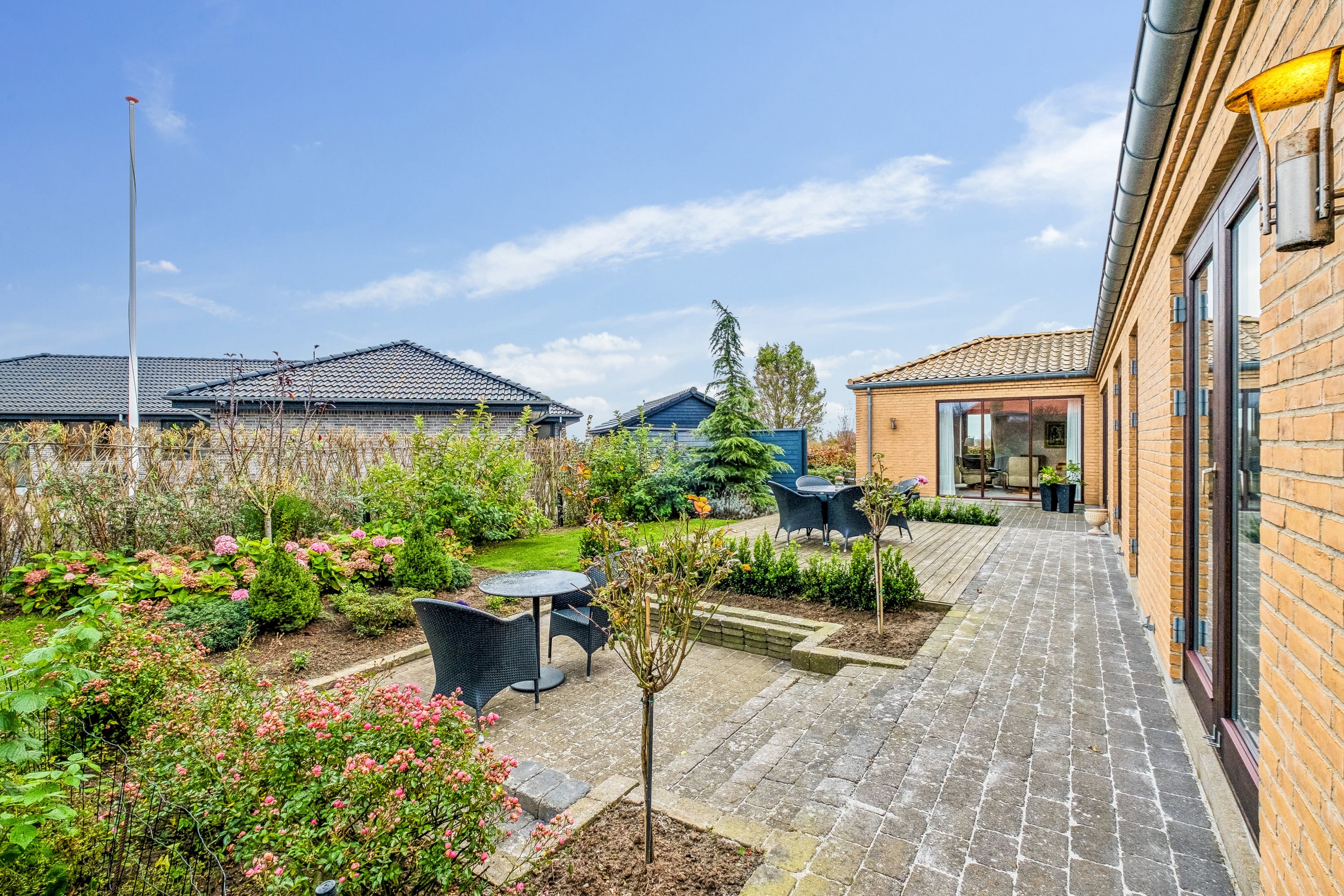 Fremhævet terrasse billede i fuldskærmstilstand. Billede af Fjordblik 13, Klakring, 7130 Juelsminde