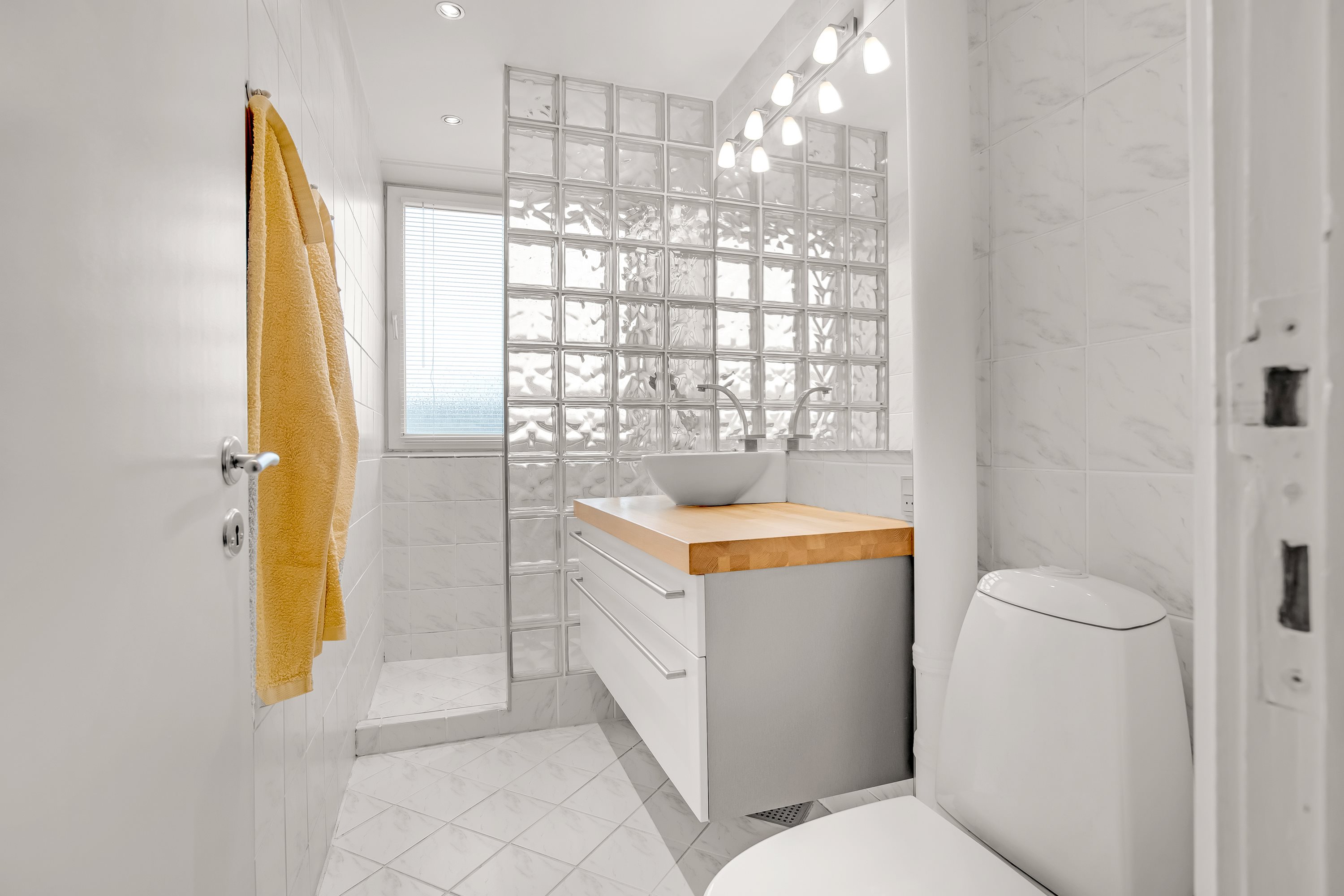 Miniaturebillede 2: badeværelse. Billede af Doktorvænget 8, 1. th., 7500 Holstebro