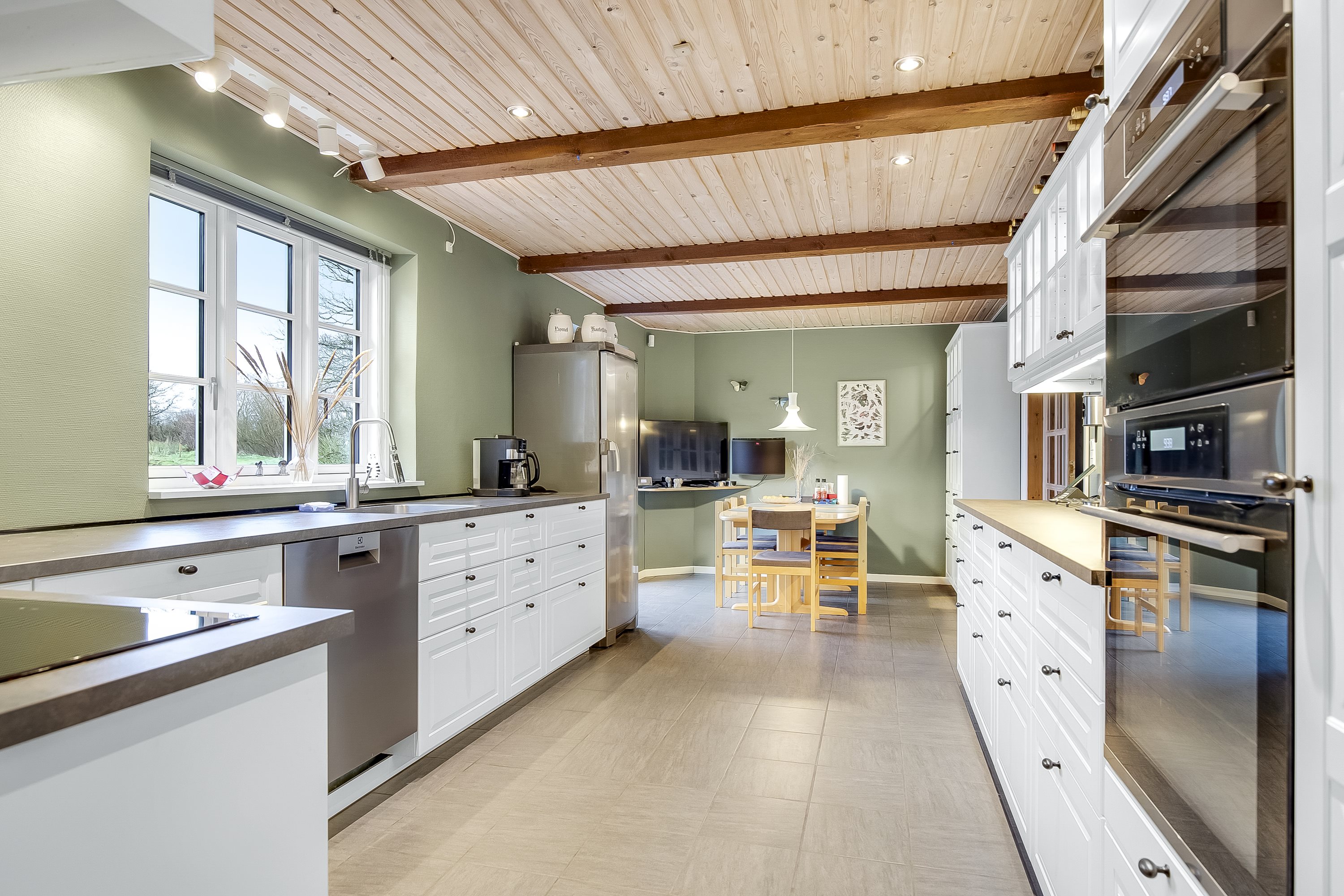 Fremhævet køkken billede i fuldskærmstilstand. Billede af Åstorpvej 53, 6093 Sjølund