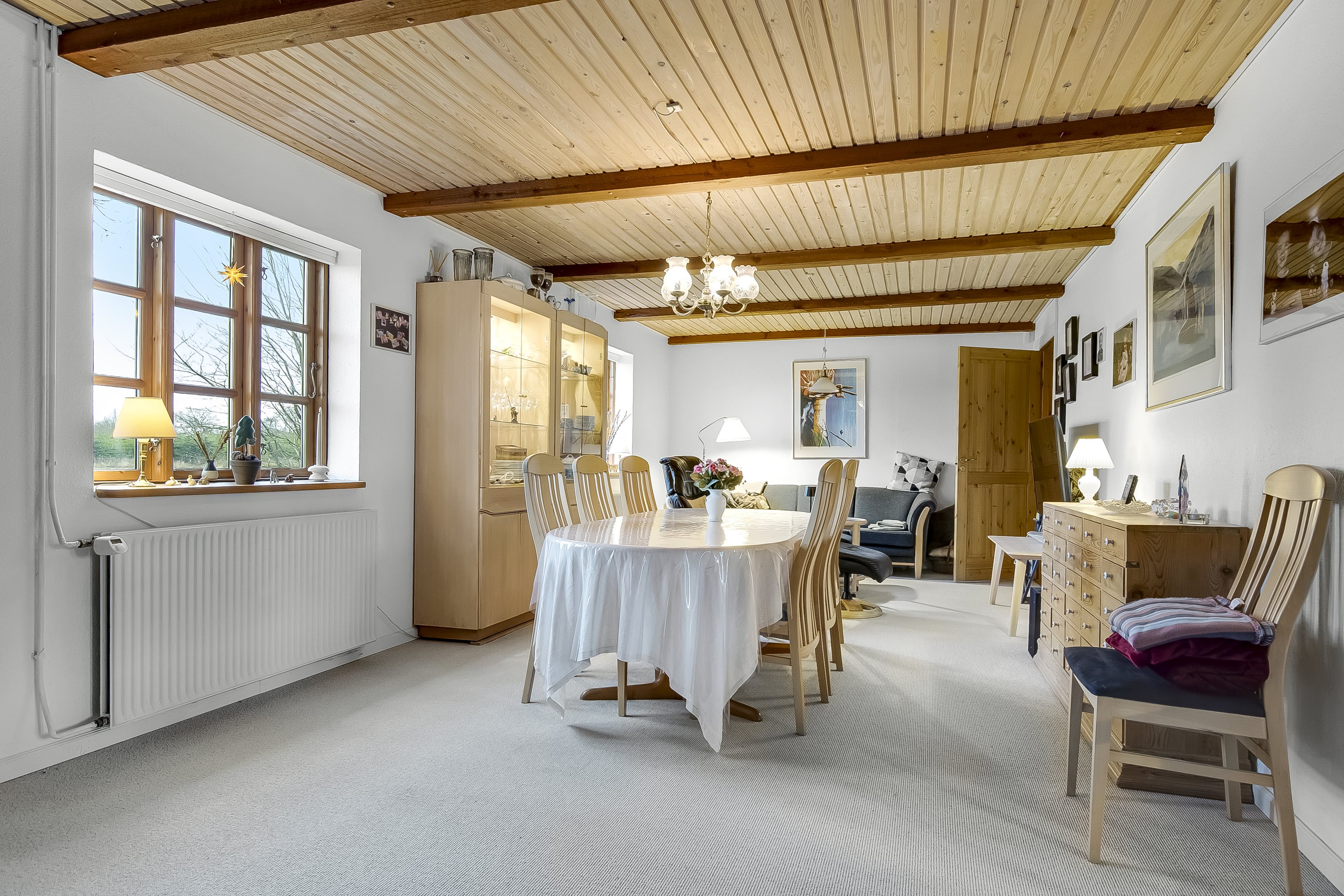 Fremhævet stue billede i fuldskærmstilstand. Billede af Åstorpvej 53, 6093 Sjølund