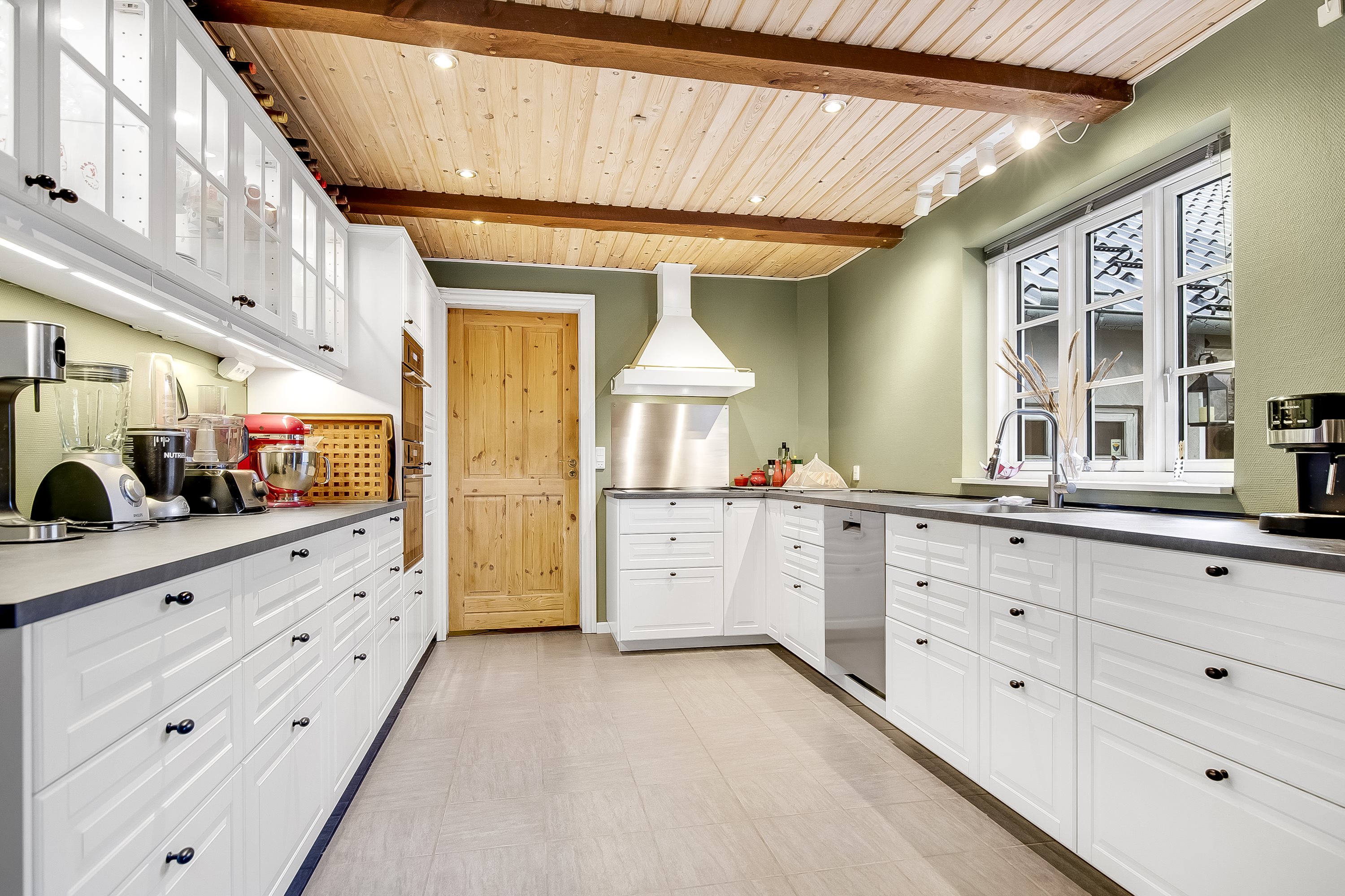 Fremhævet køkken billede i fuldskærmstilstand. Billede af Åstorpvej 53, 6093 Sjølund