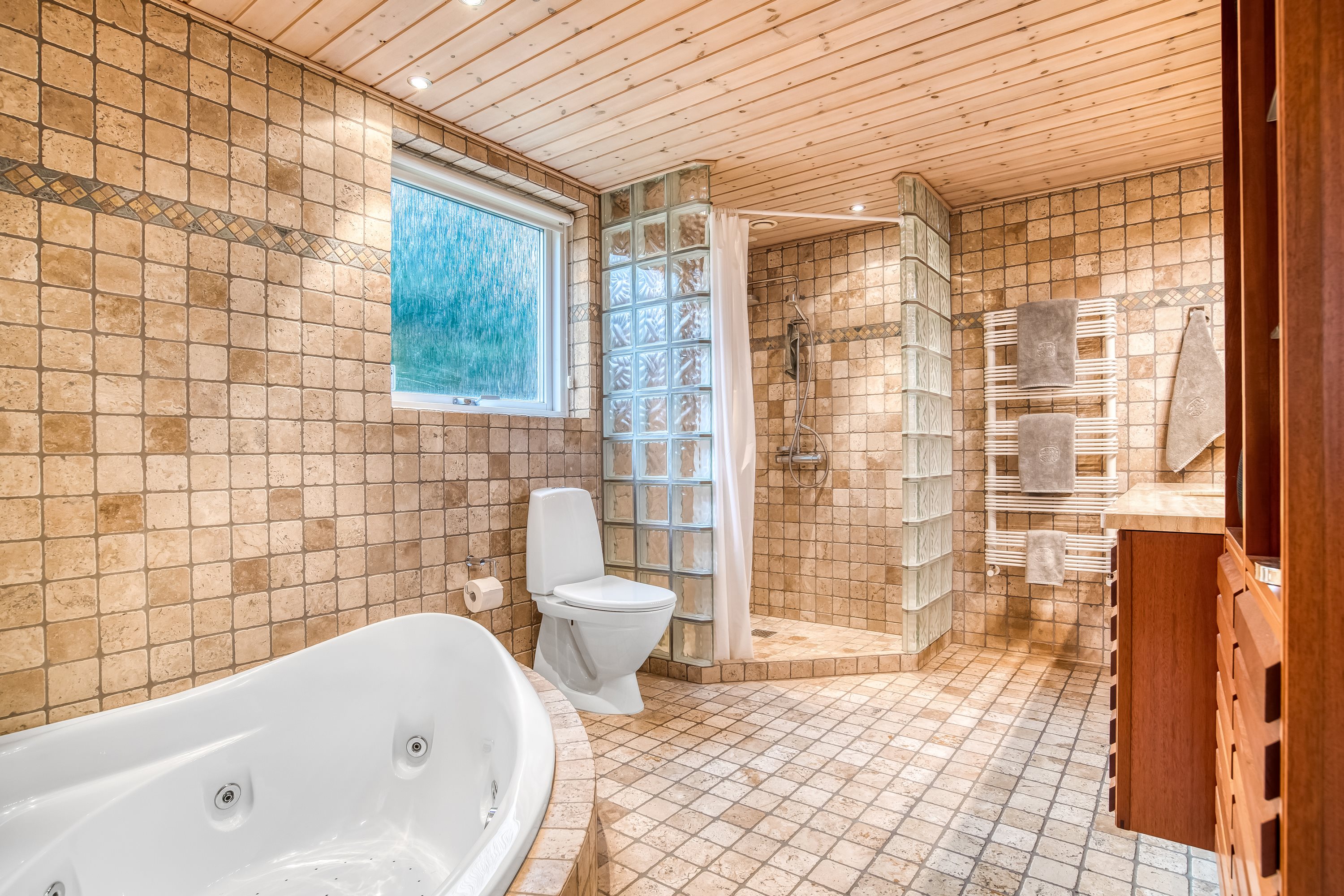 Fremhævet badeværelse billede i fuldskærmstilstand. Billede af Smedegårdvej 11, Tvis, 7500 Holstebro