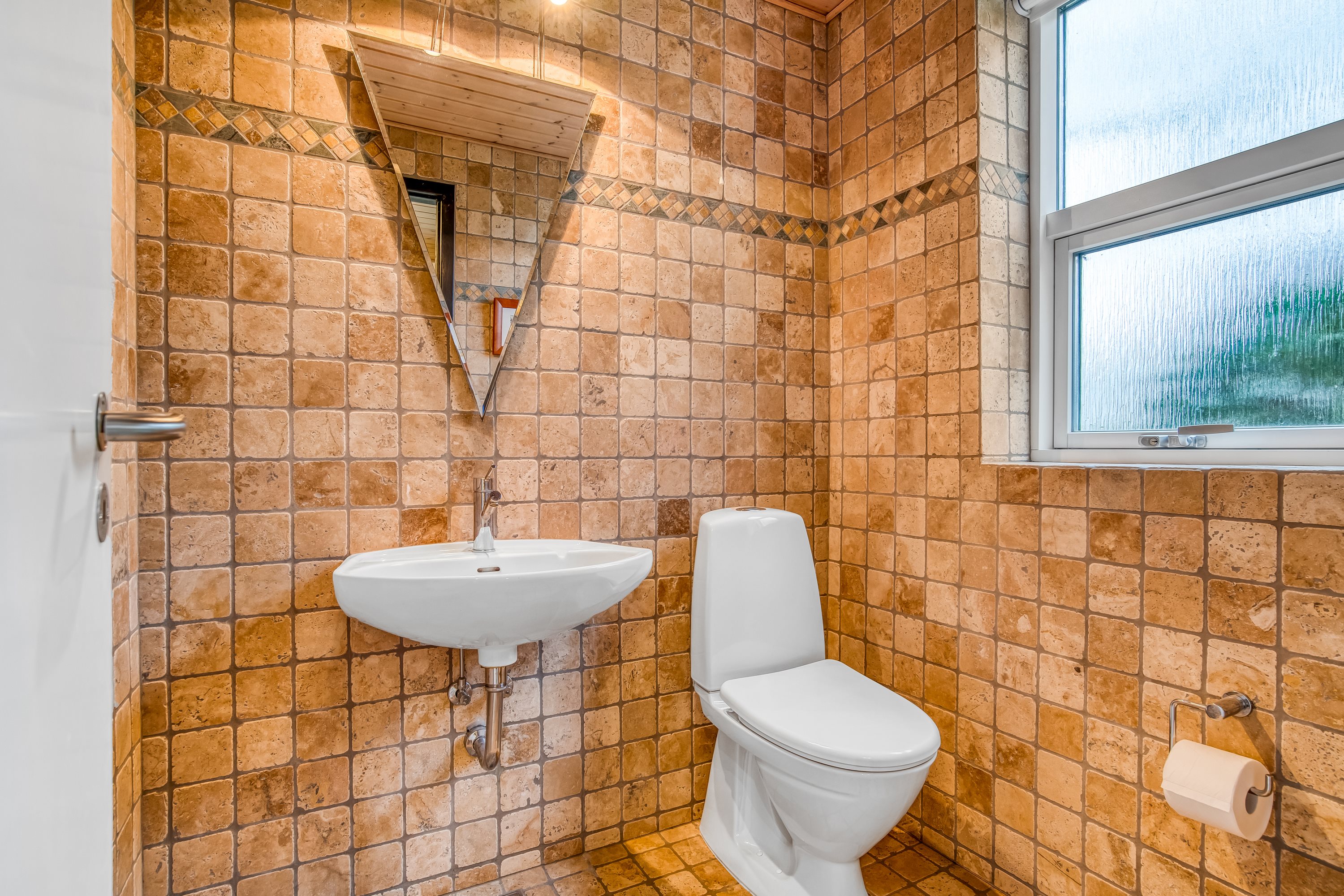 Fremhævet gæstetoilet billede i fuldskærmstilstand. Billede af Smedegårdvej 11, Tvis, 7500 Holstebro