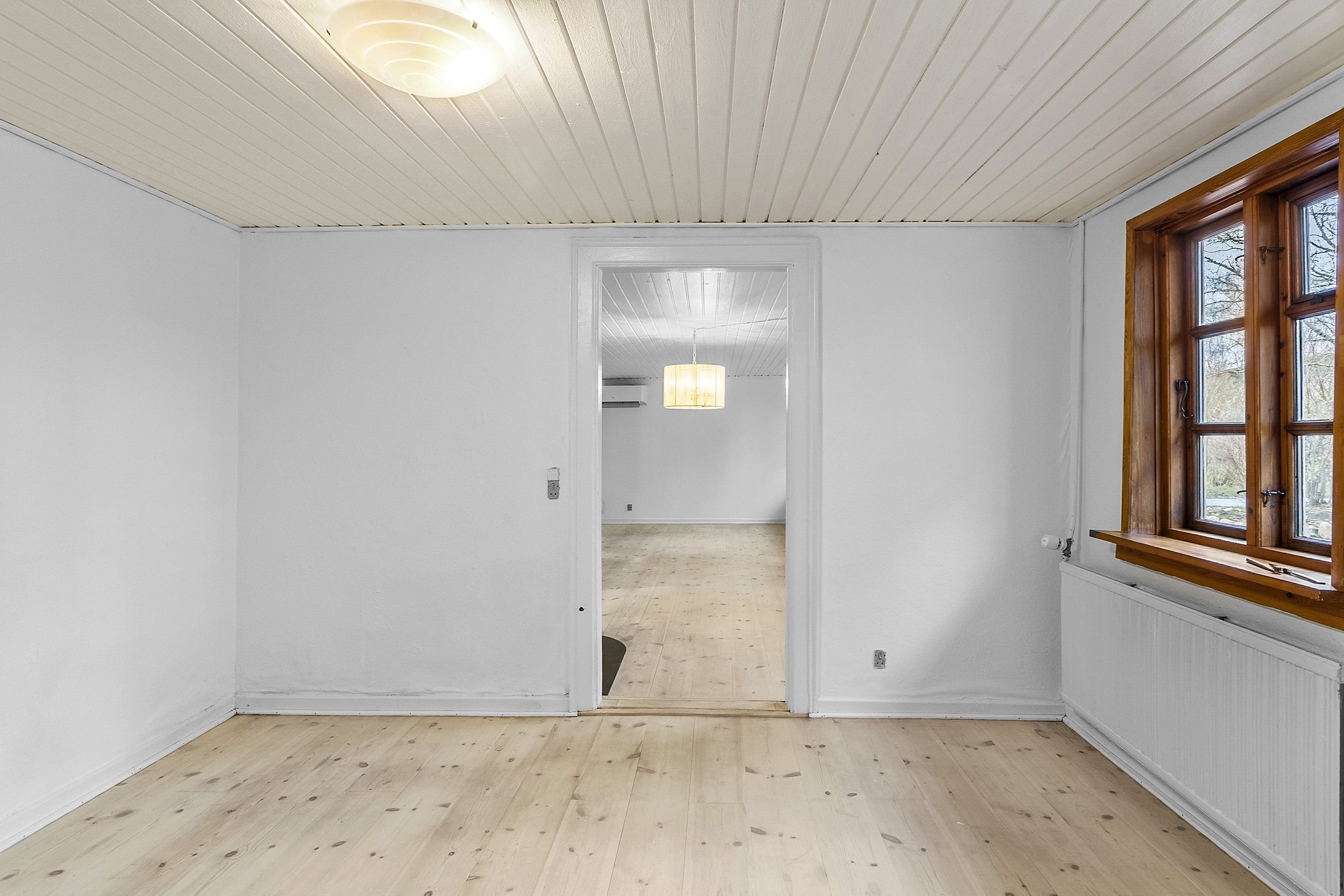 Fremhævet stue billede i fuldskærmstilstand. Billede af Krogyden 6, Såderup, 5540 Ullerslev