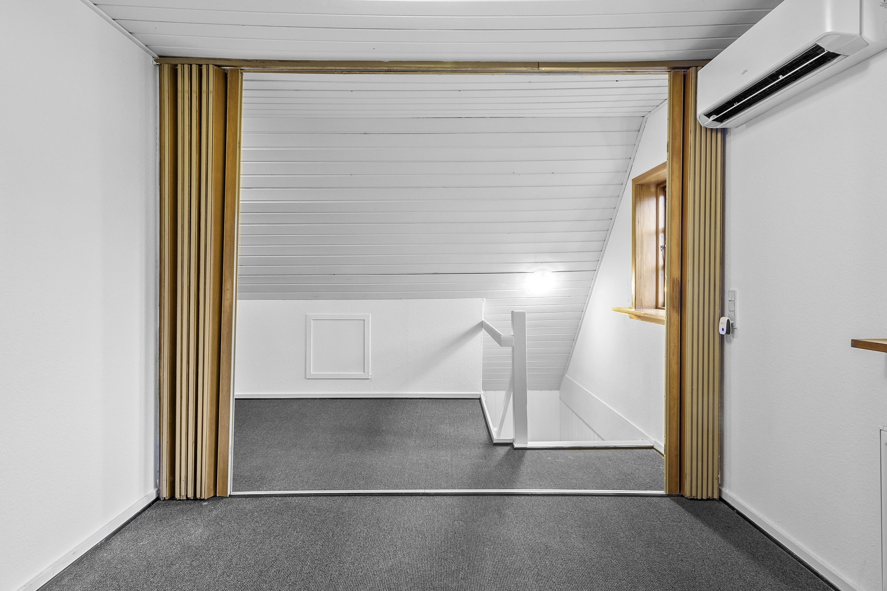 Fremhævet stue billede i fuldskærmstilstand. Billede af Krogyden 6, Såderup, 5540 Ullerslev