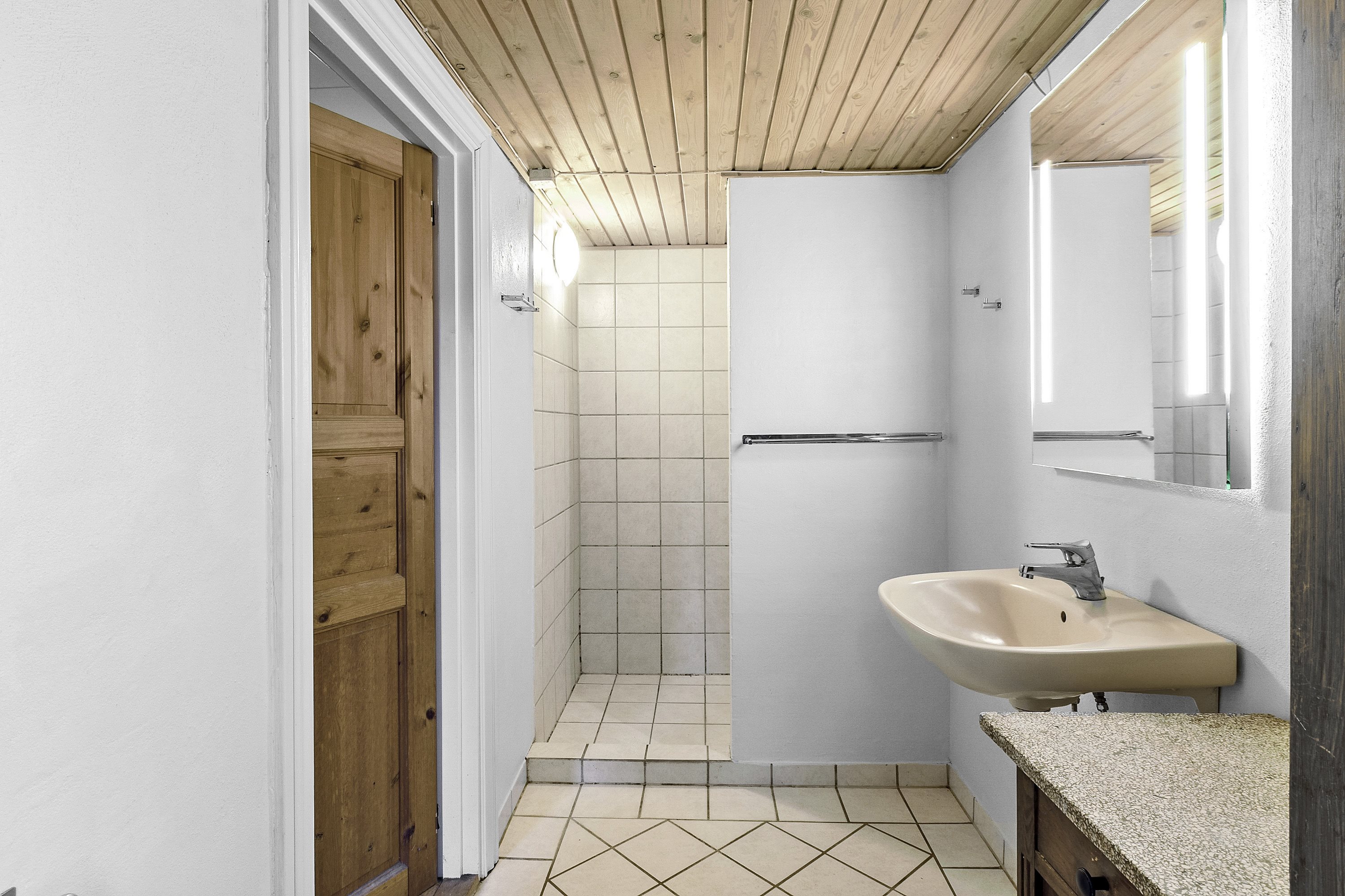 Fremhævet badeværelse billede i fuldskærmstilstand. Billede af Krogyden 6, Såderup, 5540 Ullerslev