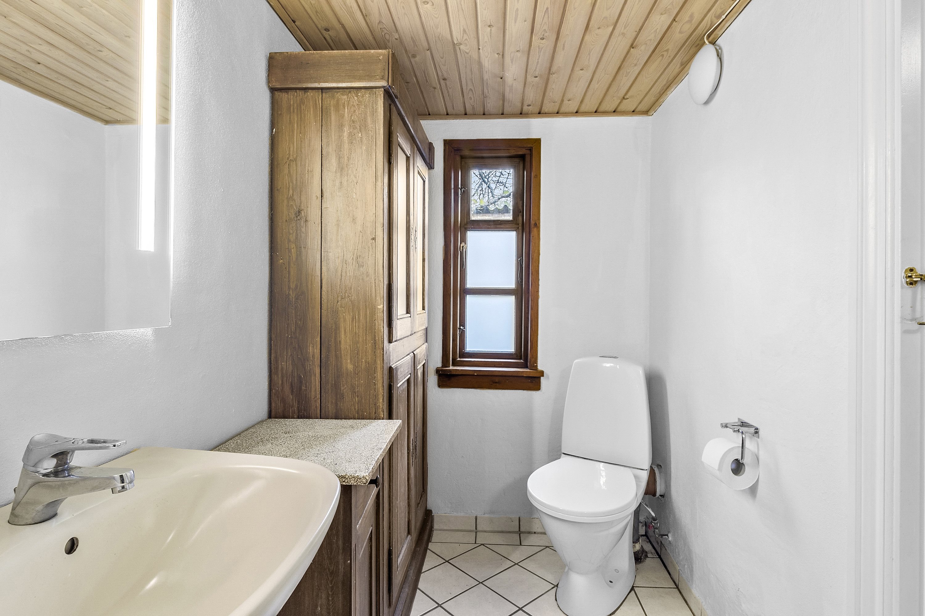 Fremhævet badeværelse billede i fuldskærmstilstand. Billede af Krogyden 6, Såderup, 5540 Ullerslev