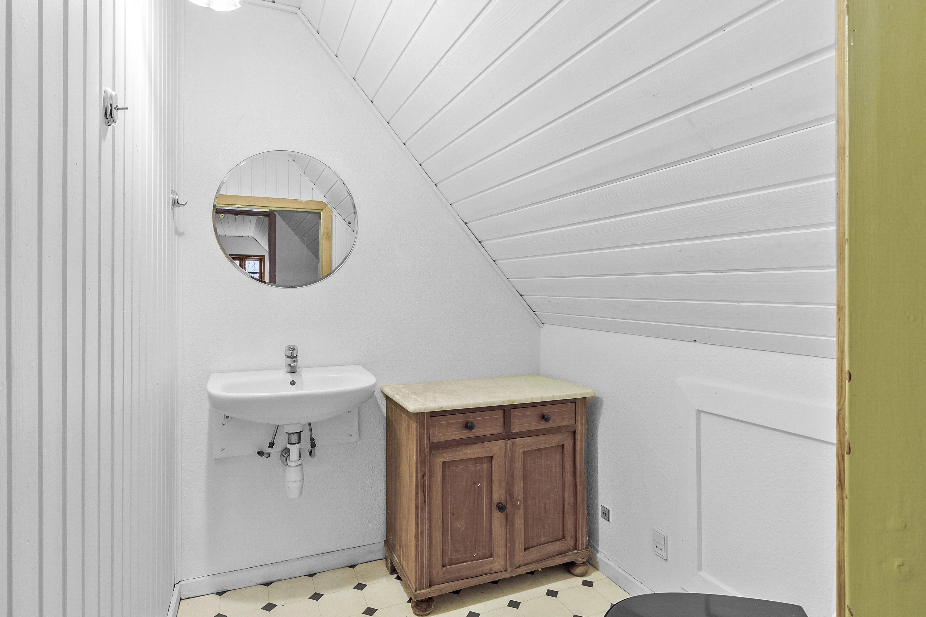 Fremhævet toilet billede i fuldskærmstilstand. Billede af Krogyden 6, Såderup, 5540 Ullerslev