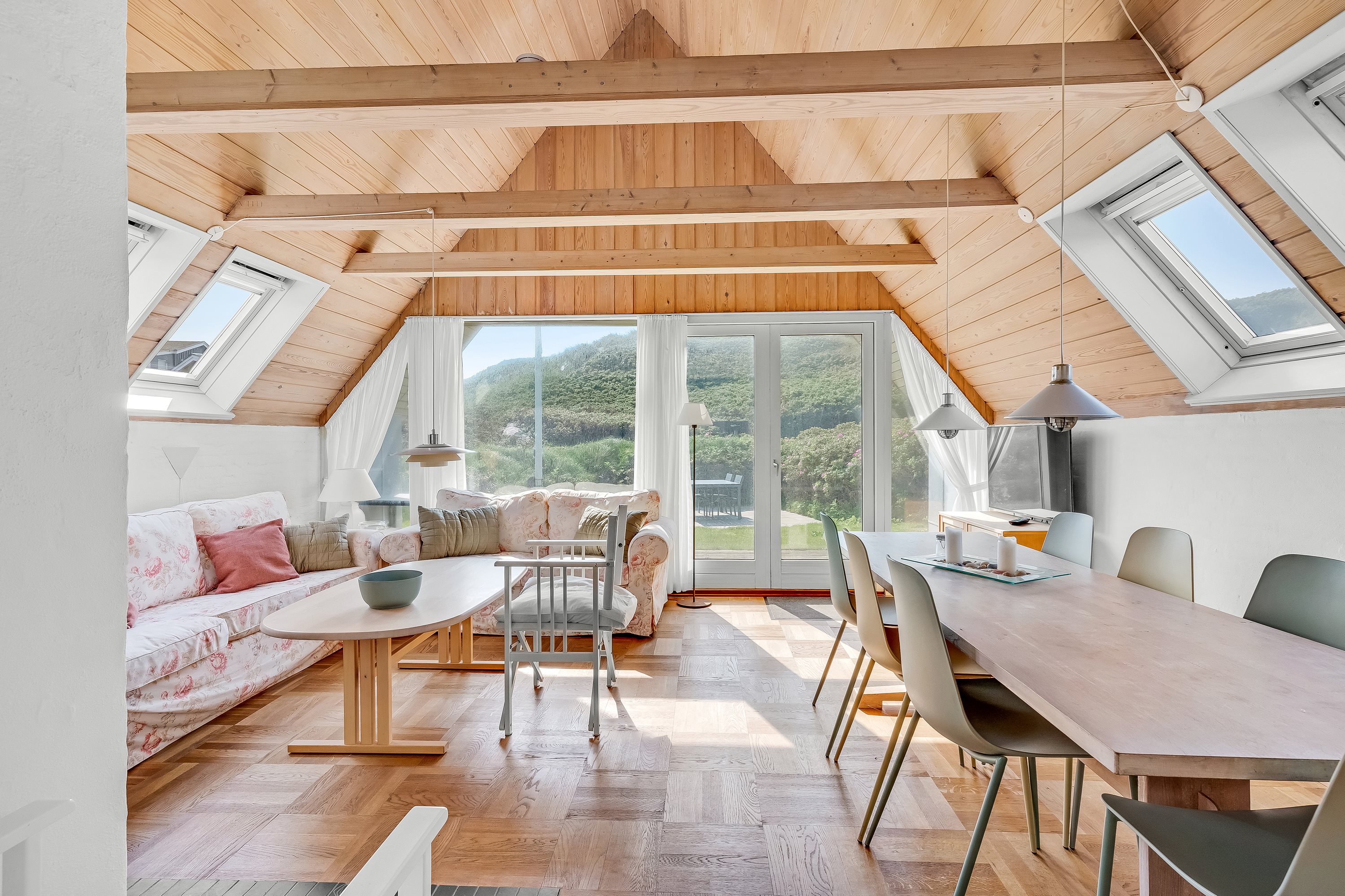 Fremhævet stue billede i fuldskærmstilstand. Billede af Lodbergsvej 141, Søndervig, 6950 Ringkøbing