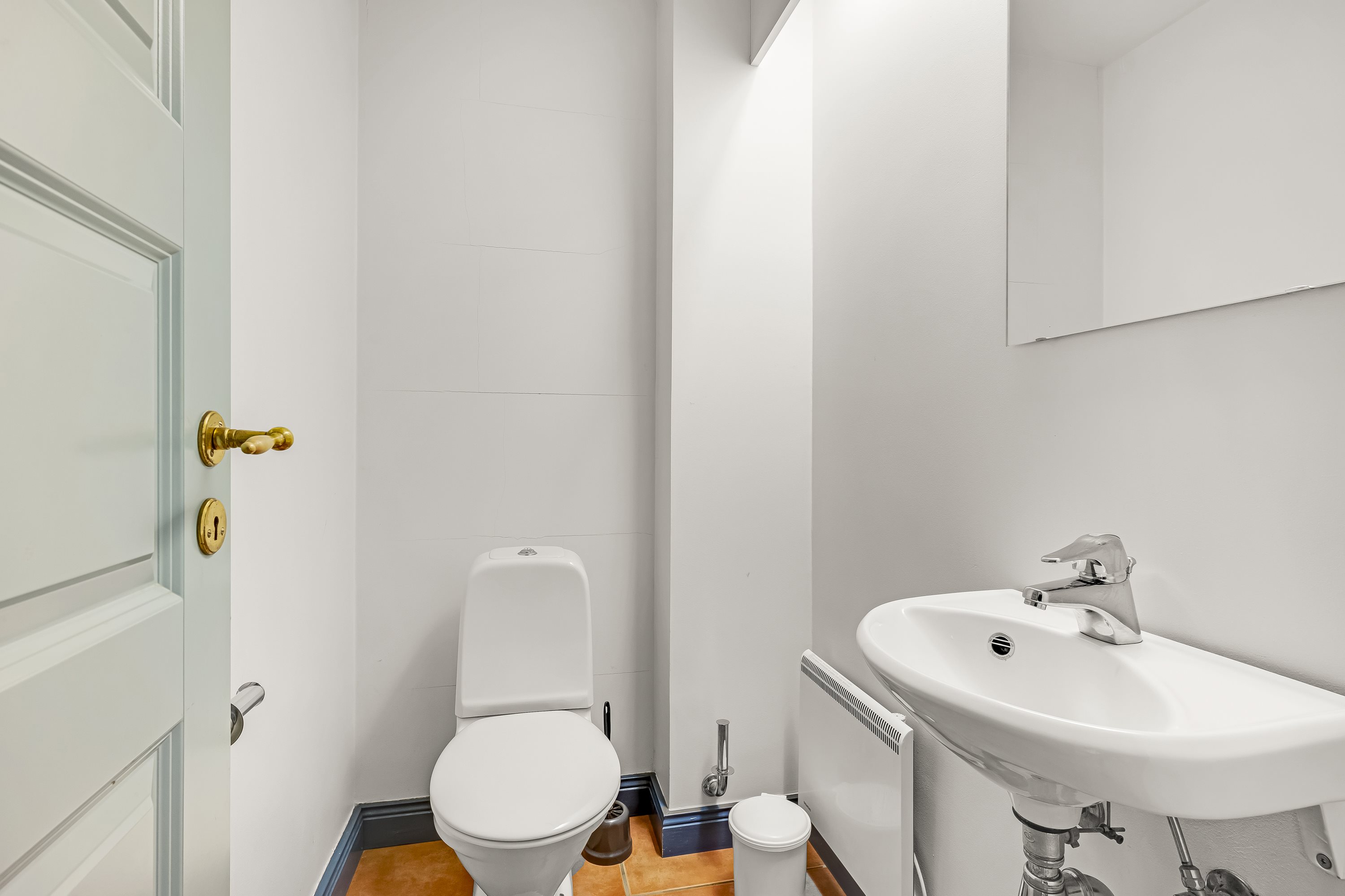 Fremhævet toilet billede i fuldskærmstilstand. Billede af Badevej 20B, 4., Søndervig, 6950 Ringkøbing