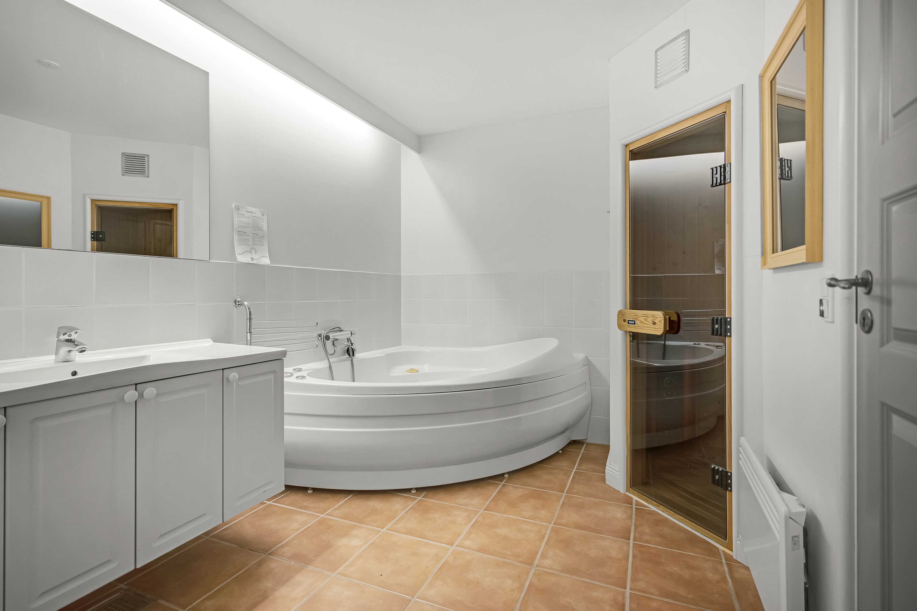 Fremhævet badeværelse billede i fuldskærmstilstand. Billede af Badevej 20B, 4., Søndervig, 6950 Ringkøbing