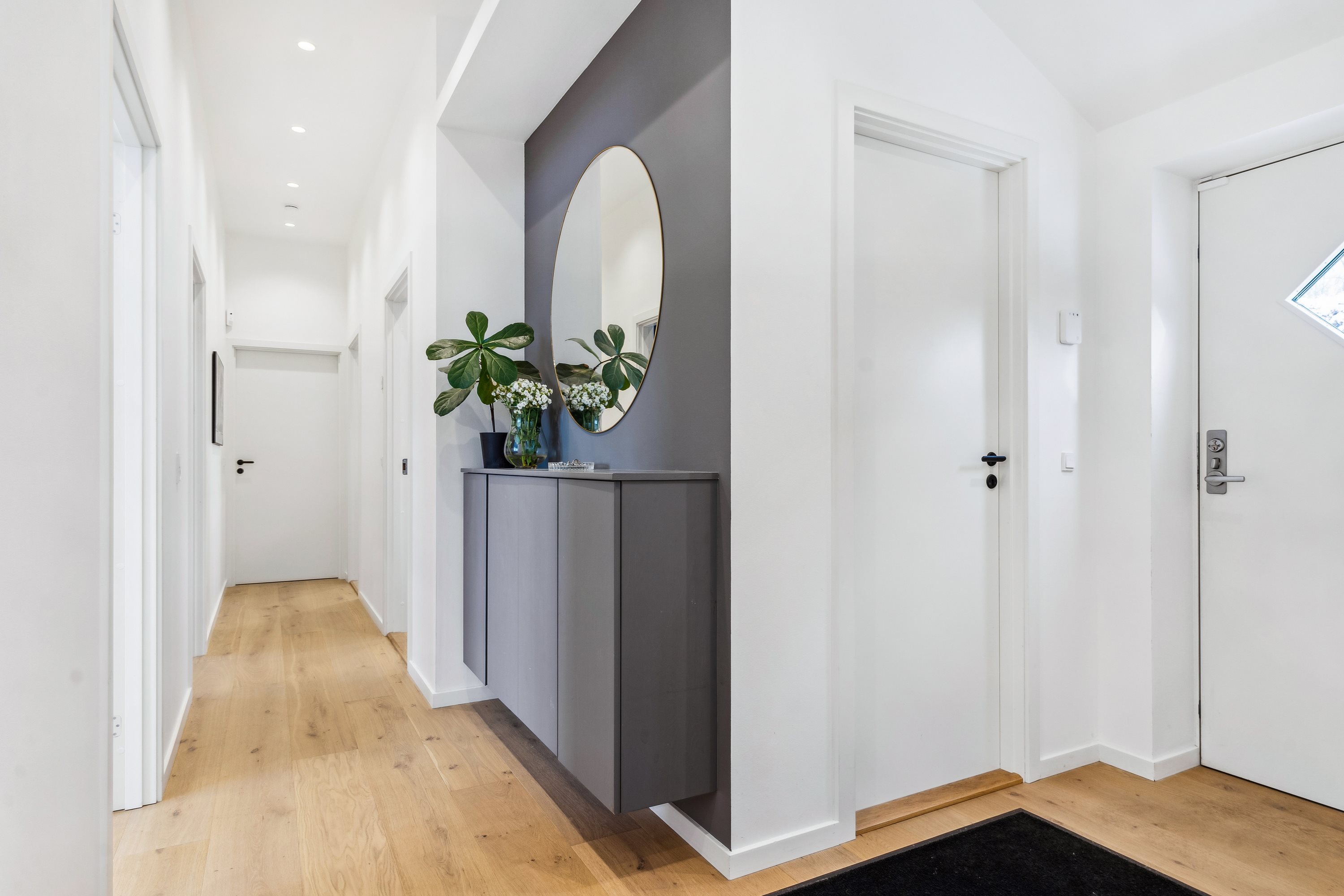 Fremhævet gang billede i fuldskærmstilstand. Billede af Åvænget 9, Niverød, 2990 Nivå