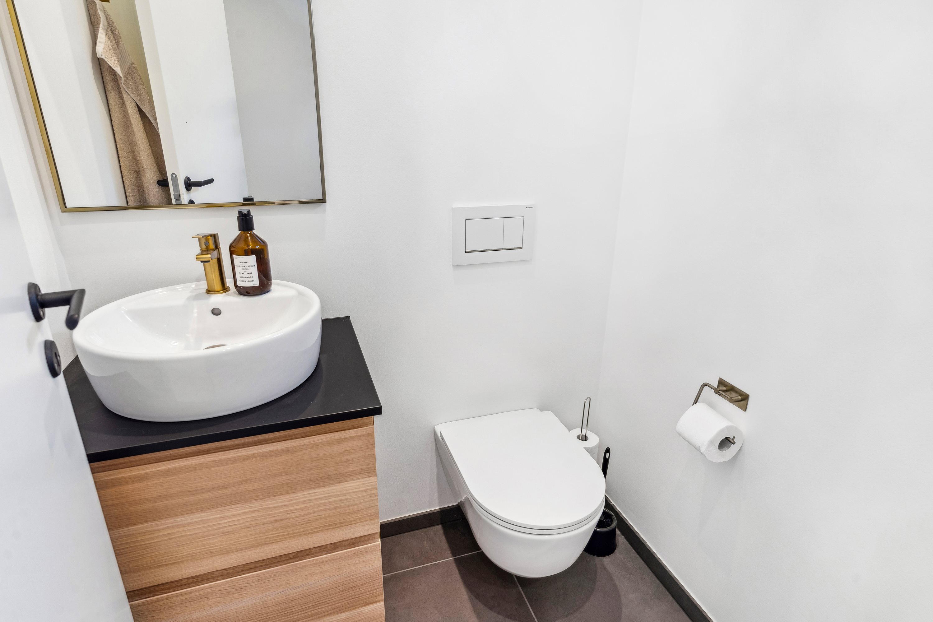 Fremhævet badeværelse billede i fuldskærmstilstand. Billede af Åvænget 9, Niverød, 2990 Nivå