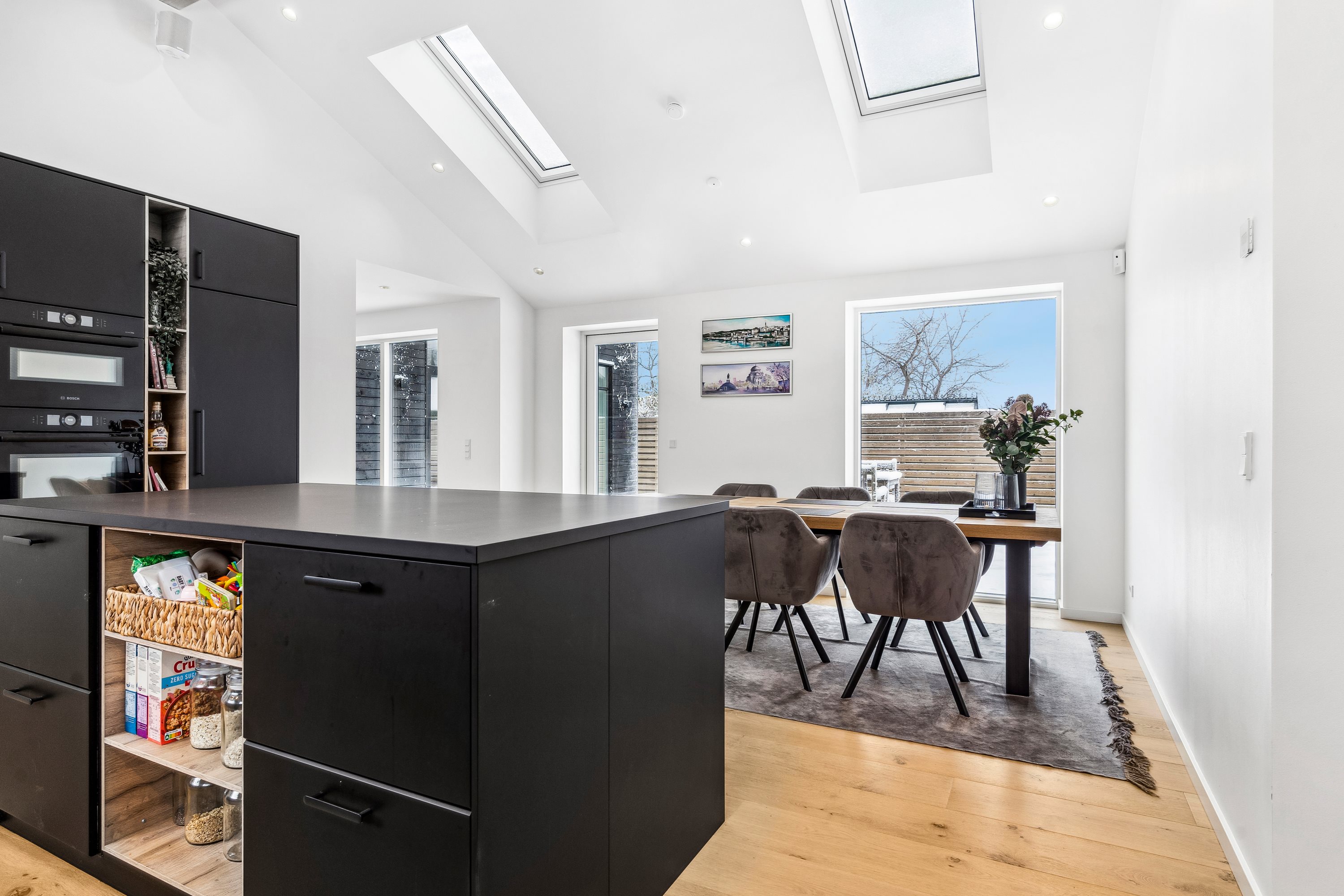 Fremhævet spisestue billede i fuldskærmstilstand. Billede af Åvænget 9, Niverød, 2990 Nivå