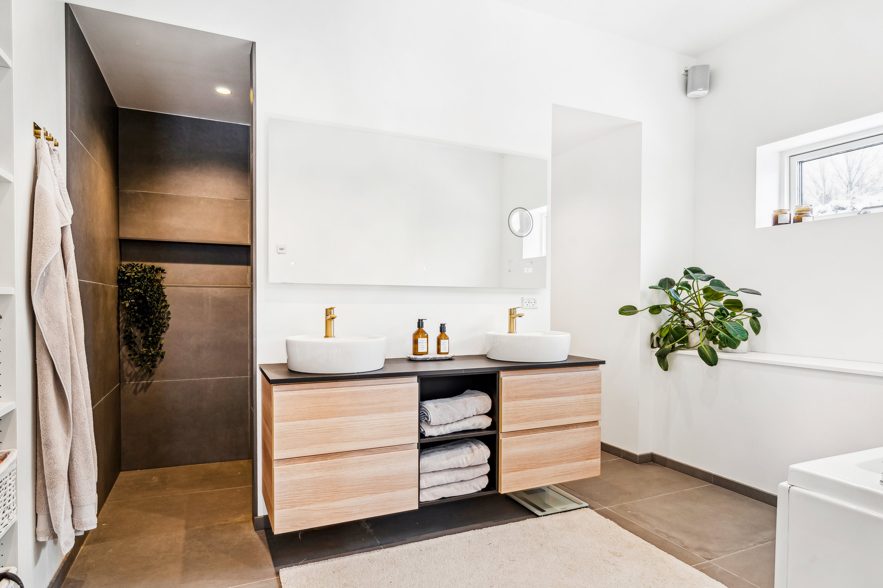 Fremhævet badeværelse billede i fuldskærmstilstand. Billede af Åvænget 9, Niverød, 2990 Nivå