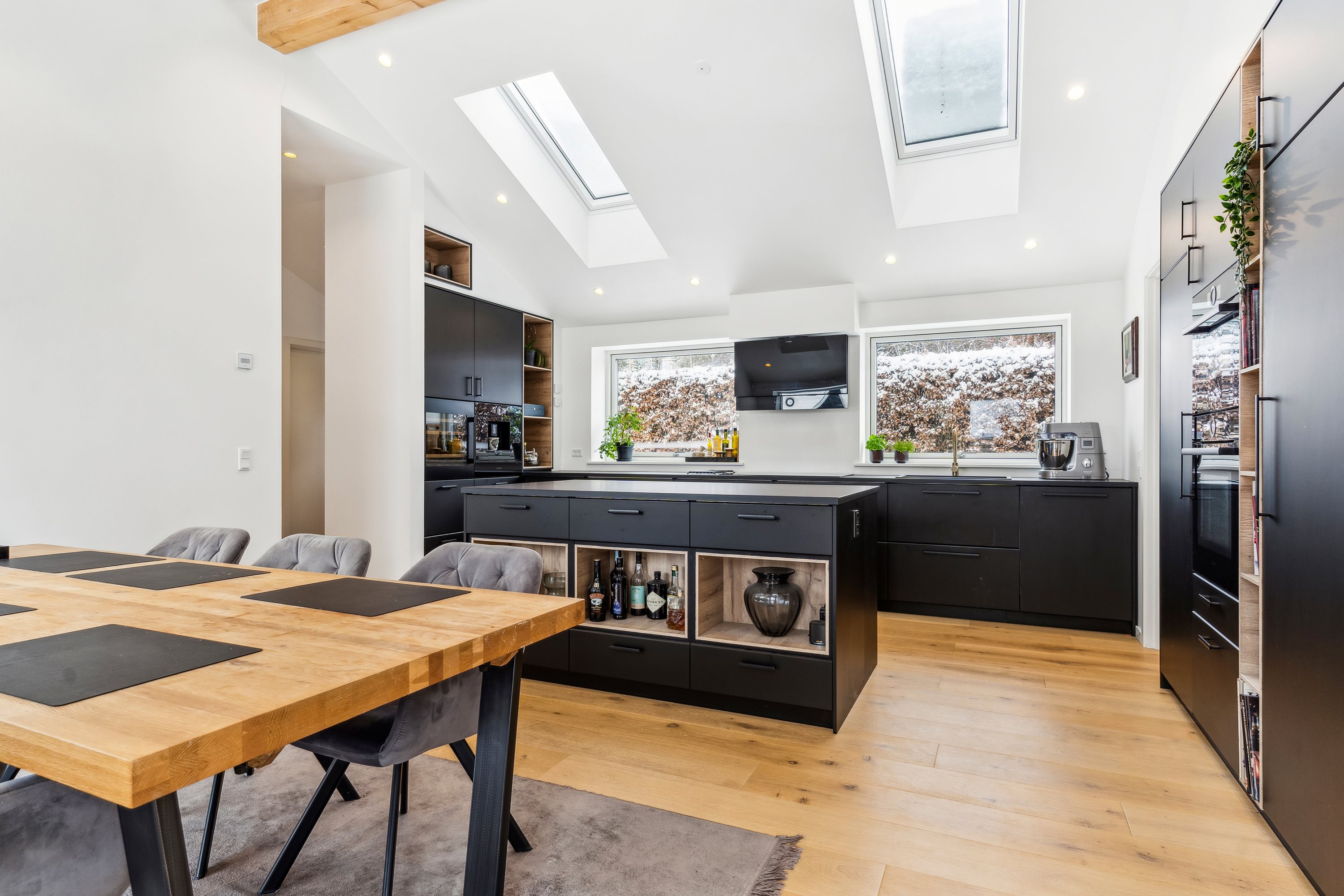 Fremhævet stue billede i fuldskærmstilstand. Billede af Åvænget 9, Niverød, 2990 Nivå