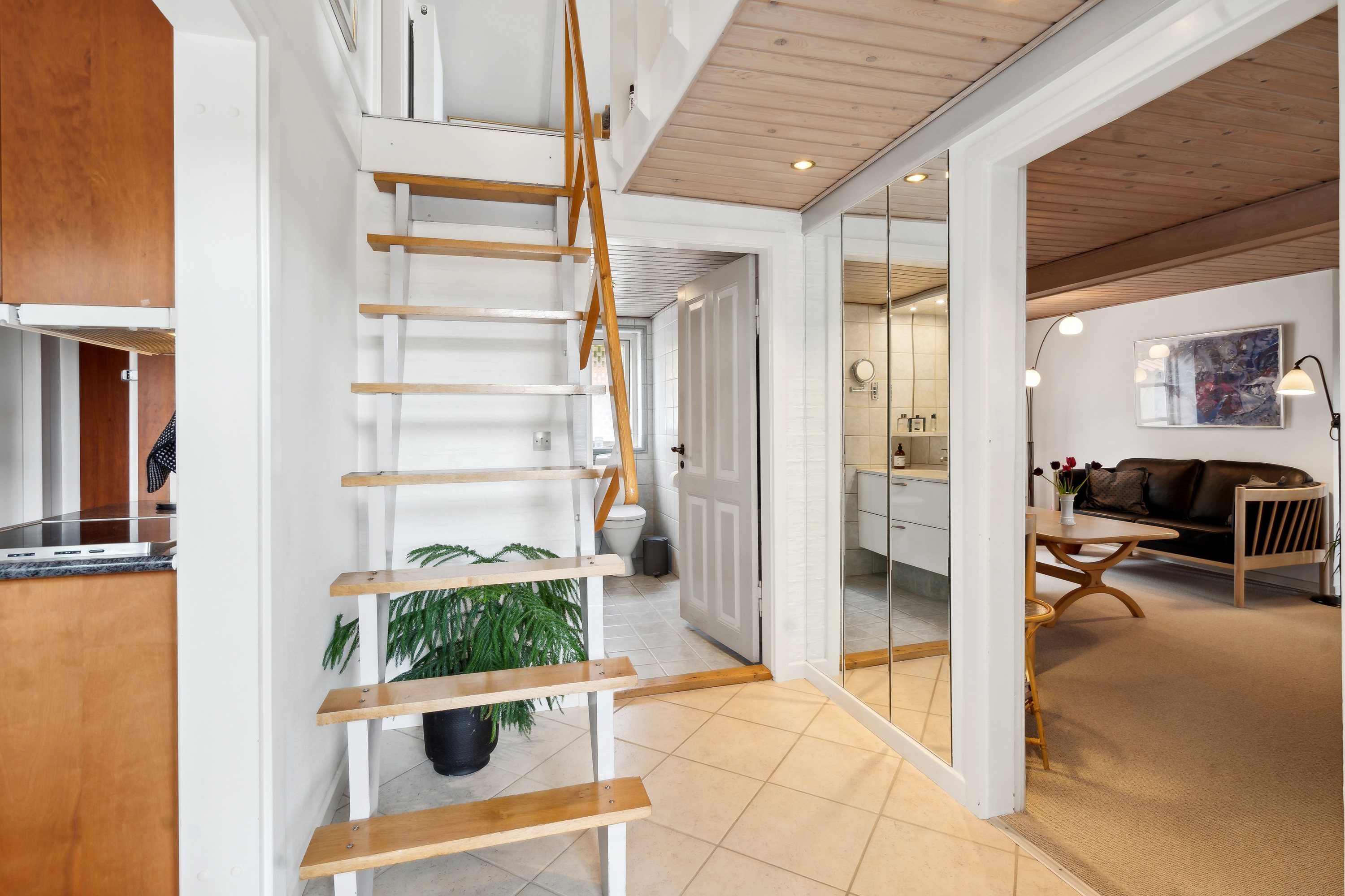 Fremhævet trappe billede i fuldskærmstilstand. Billede af Nyborgvej 510, 5881 Skårup Fyn