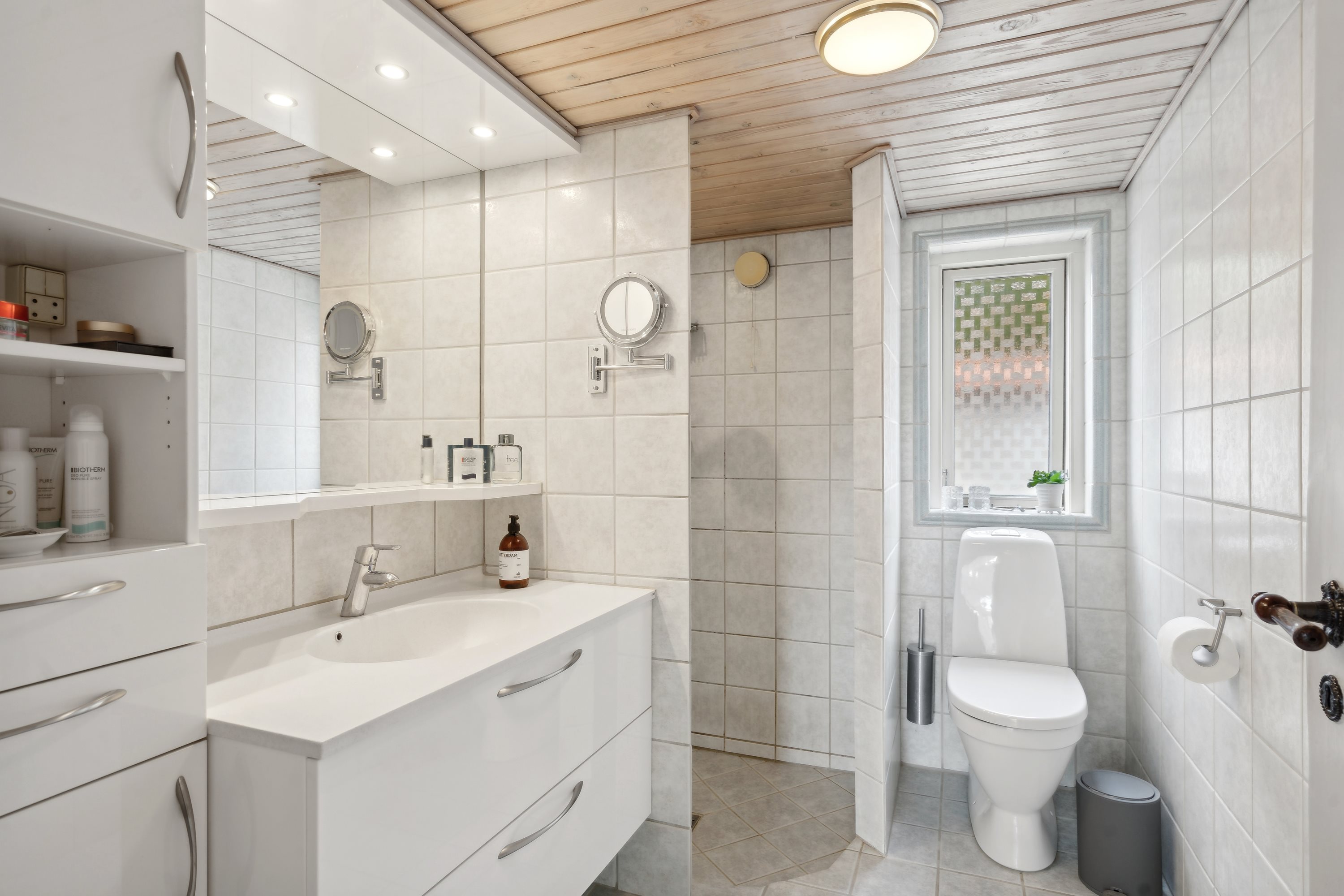 Fremhævet badeværelse  billede i fuldskærmstilstand. Billede af Nyborgvej 510, 5881 Skårup Fyn