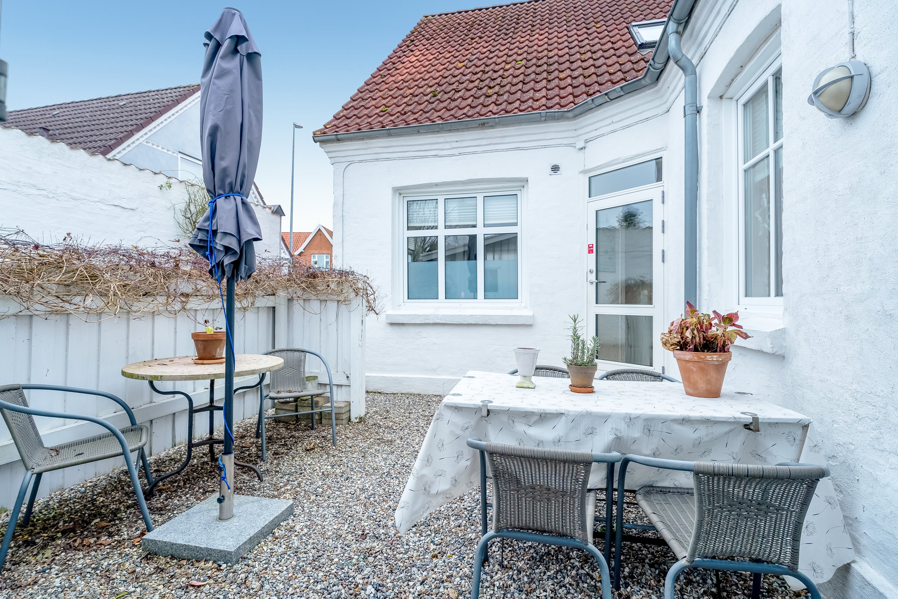 Fremhævet terrasse billede i fuldskærmstilstand. Billede af Hovedgaden 40, 4920 Søllested