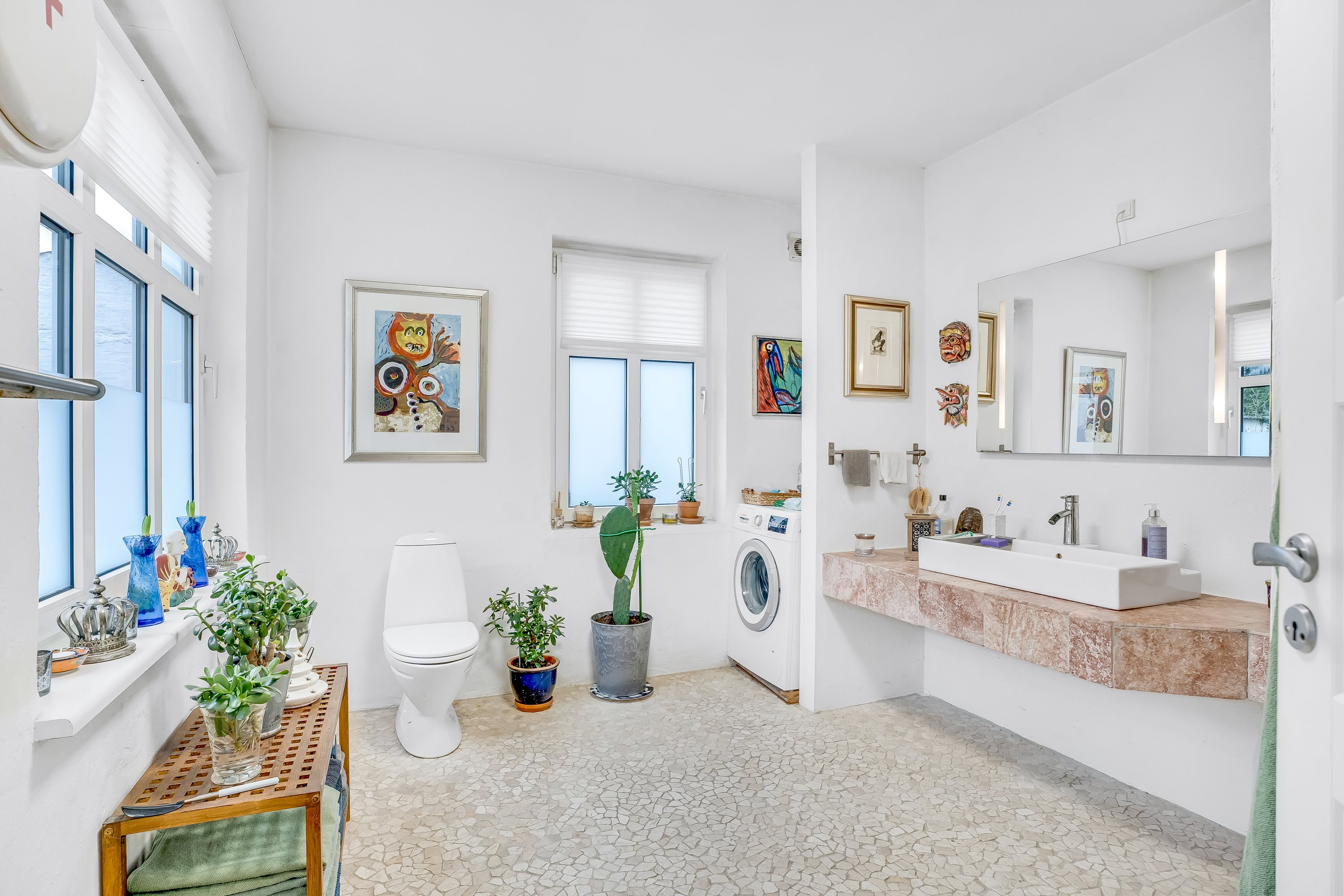 Fremhævet badeværelse billede i fuldskærmstilstand. Billede af Hovedgaden 40, 4920 Søllested