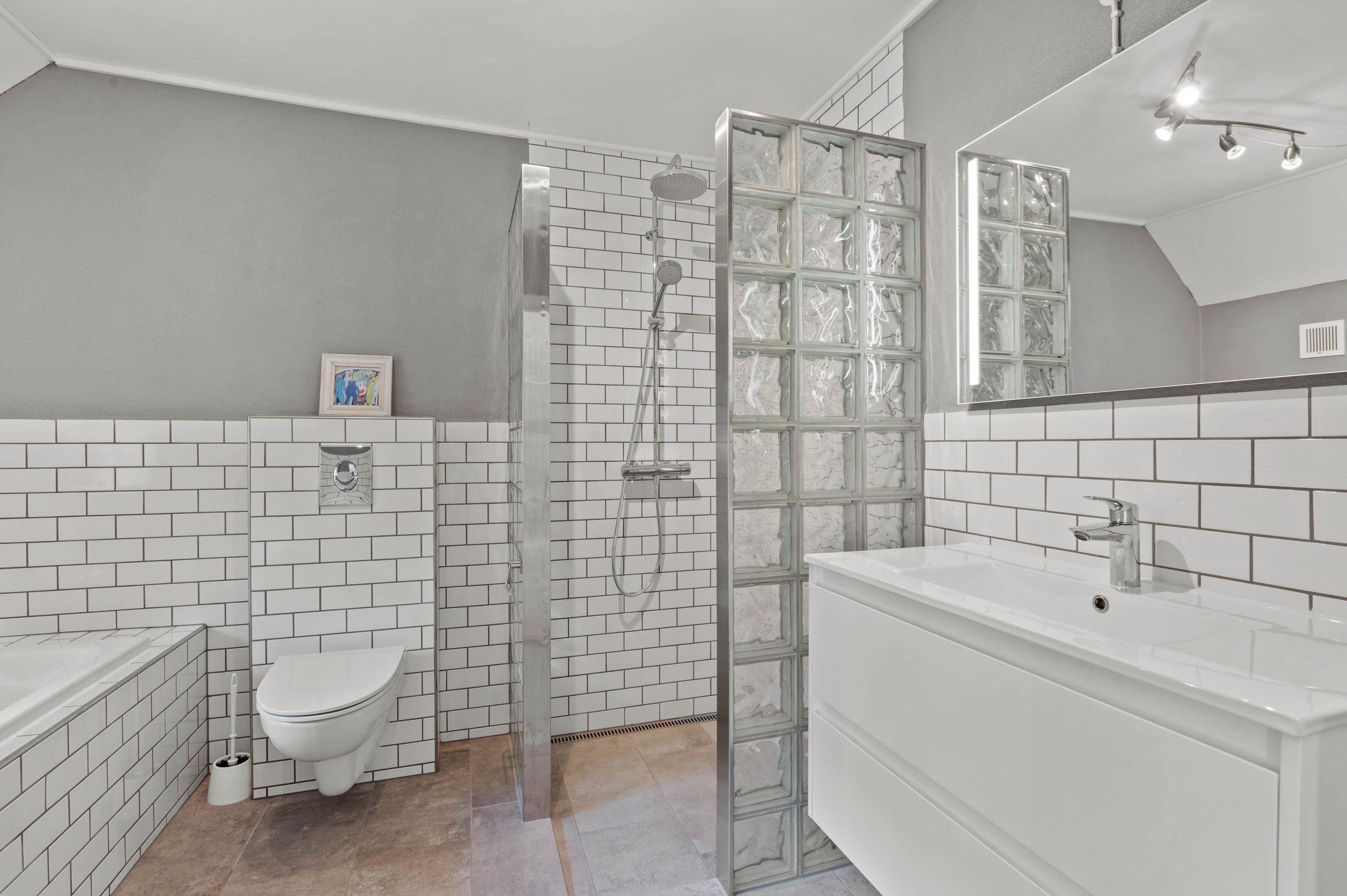 Fremhævet badeværelse billede i fuldskærmstilstand. Billede af Houvig Klitvej 55, Houvig, 6950 Ringkøbing