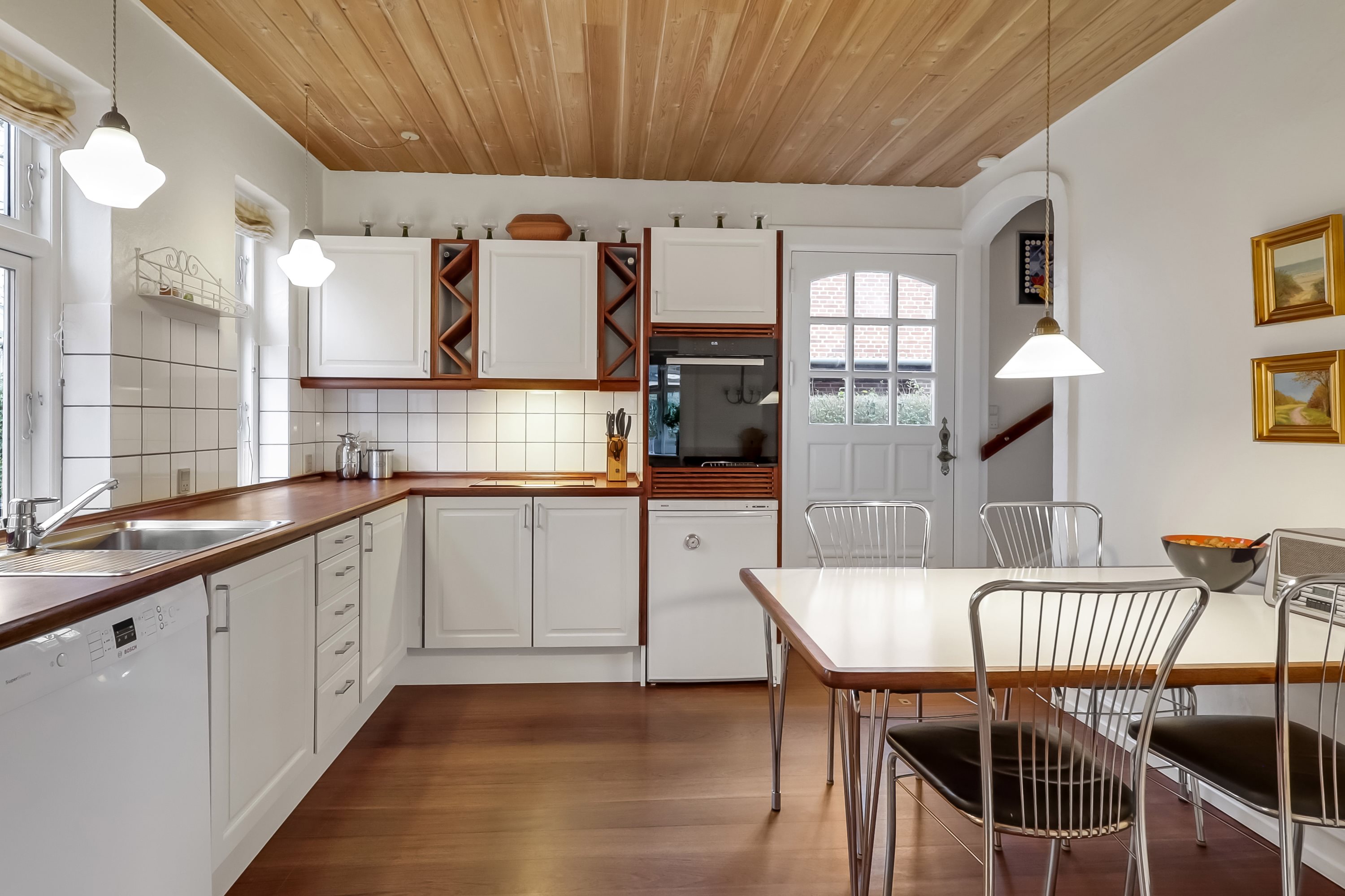 Fremhævet køkken billede i fuldskærmstilstand. Billede af Gammel Skårupvænge 23, 5700 Svendborg