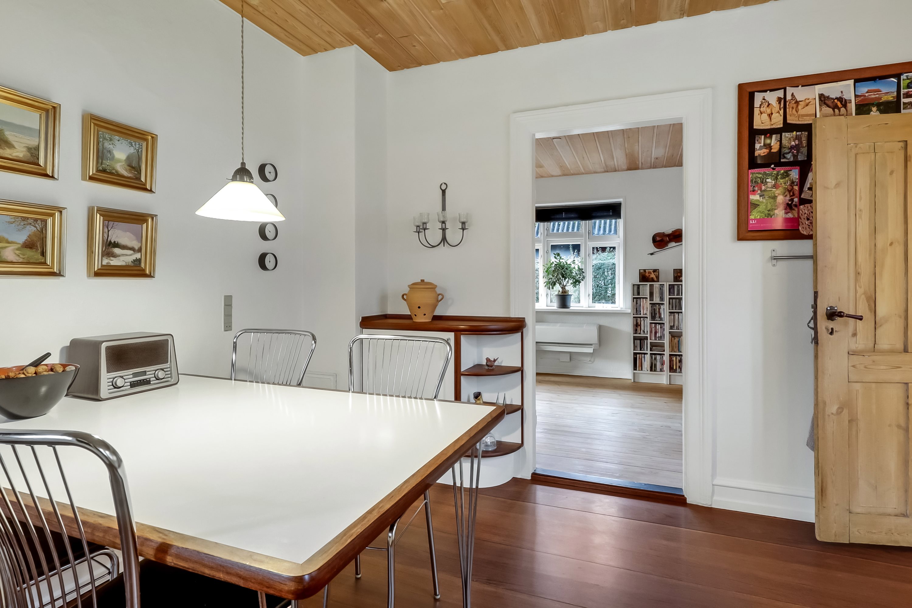 Fremhævet stue billede i fuldskærmstilstand. Billede af Gammel Skårupvænge 23, 5700 Svendborg