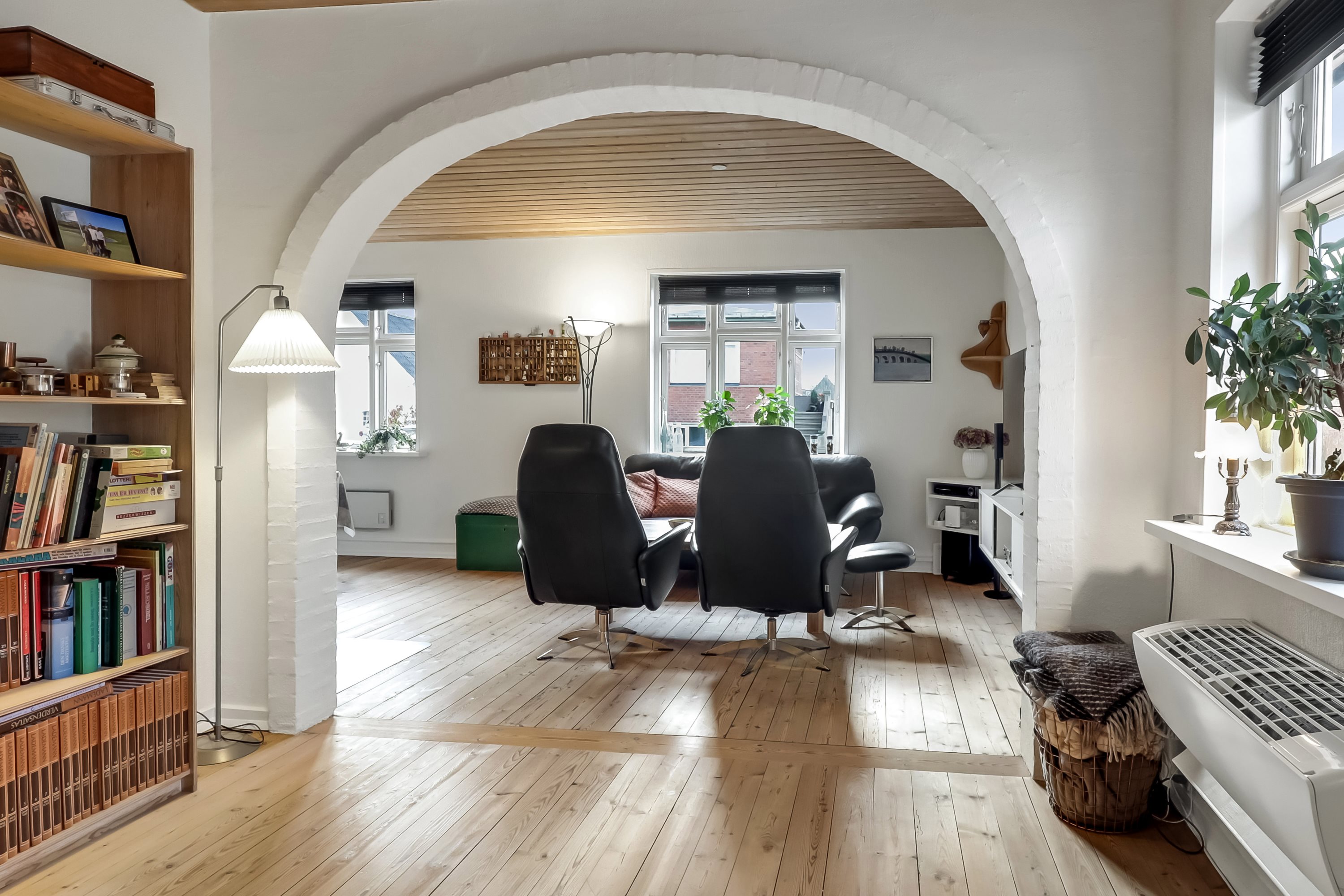 Fremhævet stue billede i fuldskærmstilstand. Billede af Gammel Skårupvænge 23, 5700 Svendborg