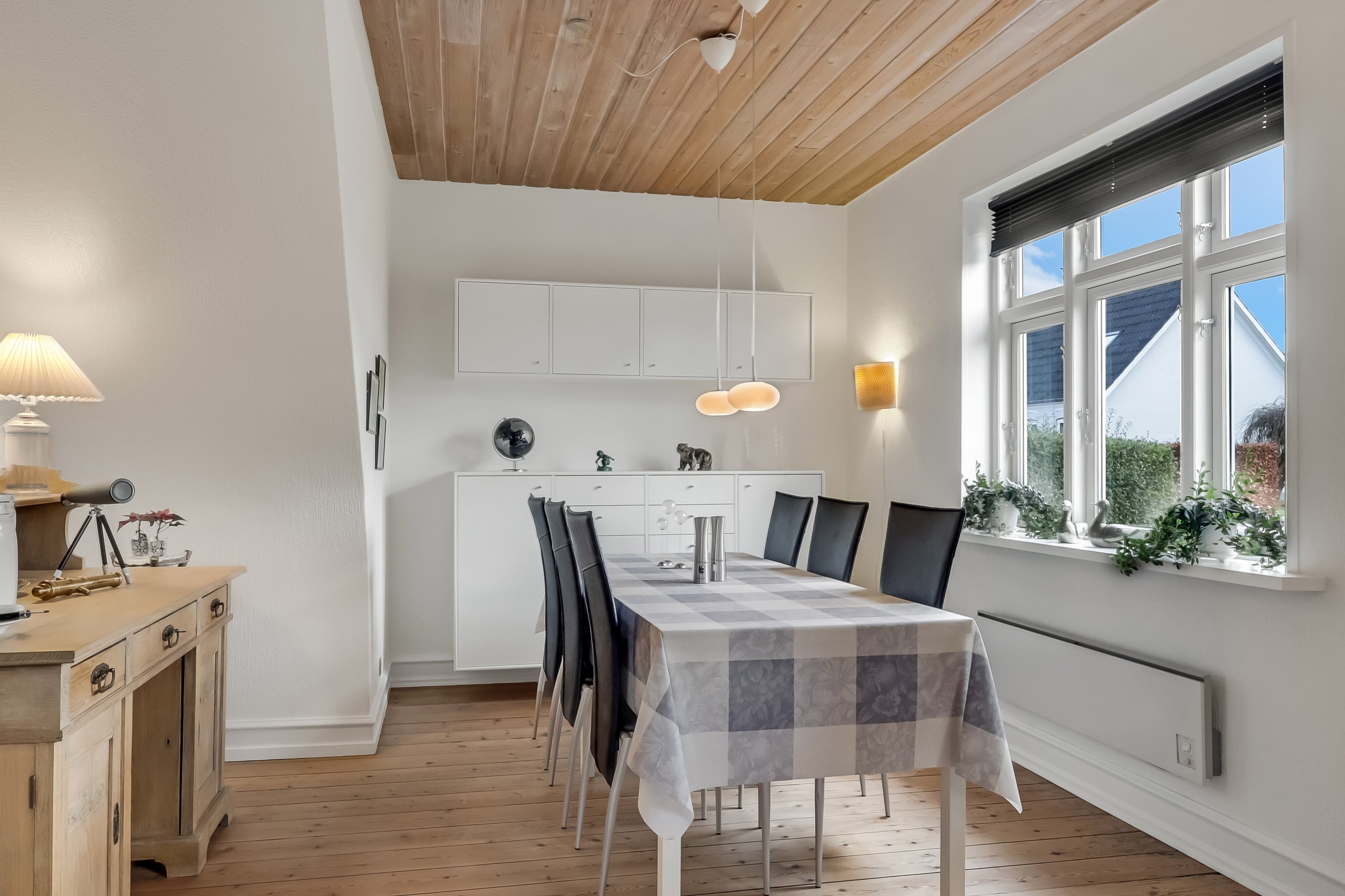 Fremhævet stue billede i fuldskærmstilstand. Billede af Gammel Skårupvænge 23, 5700 Svendborg