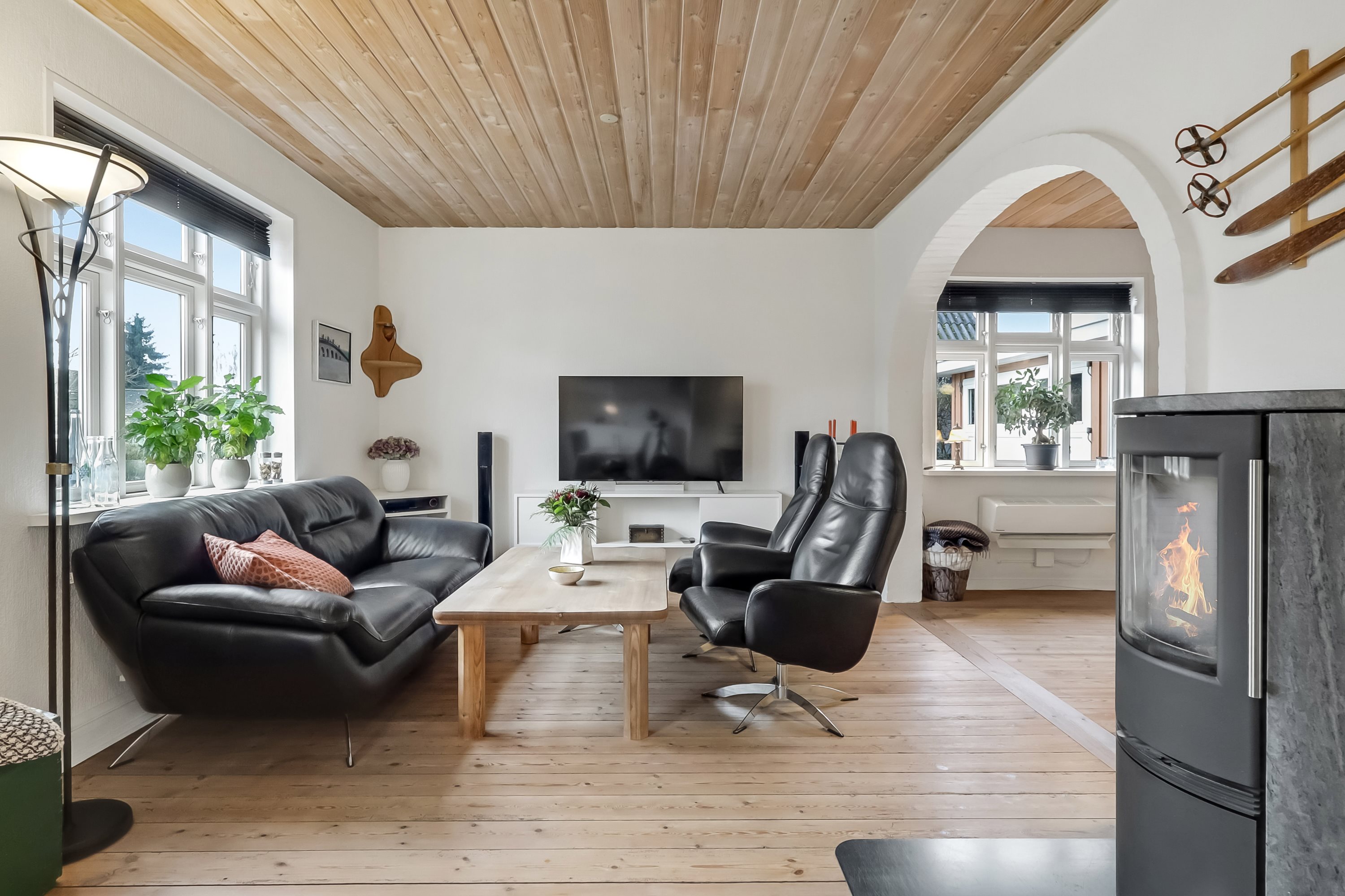 Fremhævet stue billede i fuldskærmstilstand. Billede af Gammel Skårupvænge 23, 5700 Svendborg