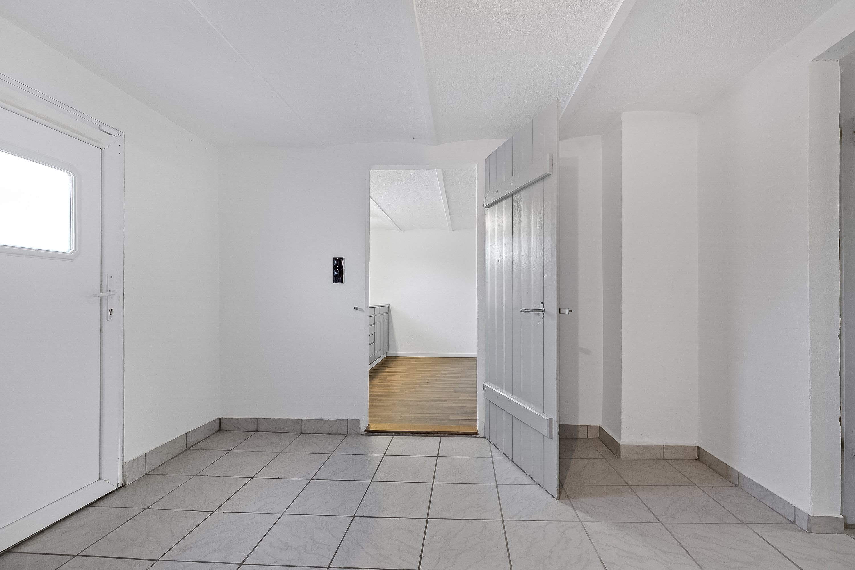 Fremhævet gang billede i fuldskærmstilstand. Billede af Gl. Bjært 11, 6091 Bjert