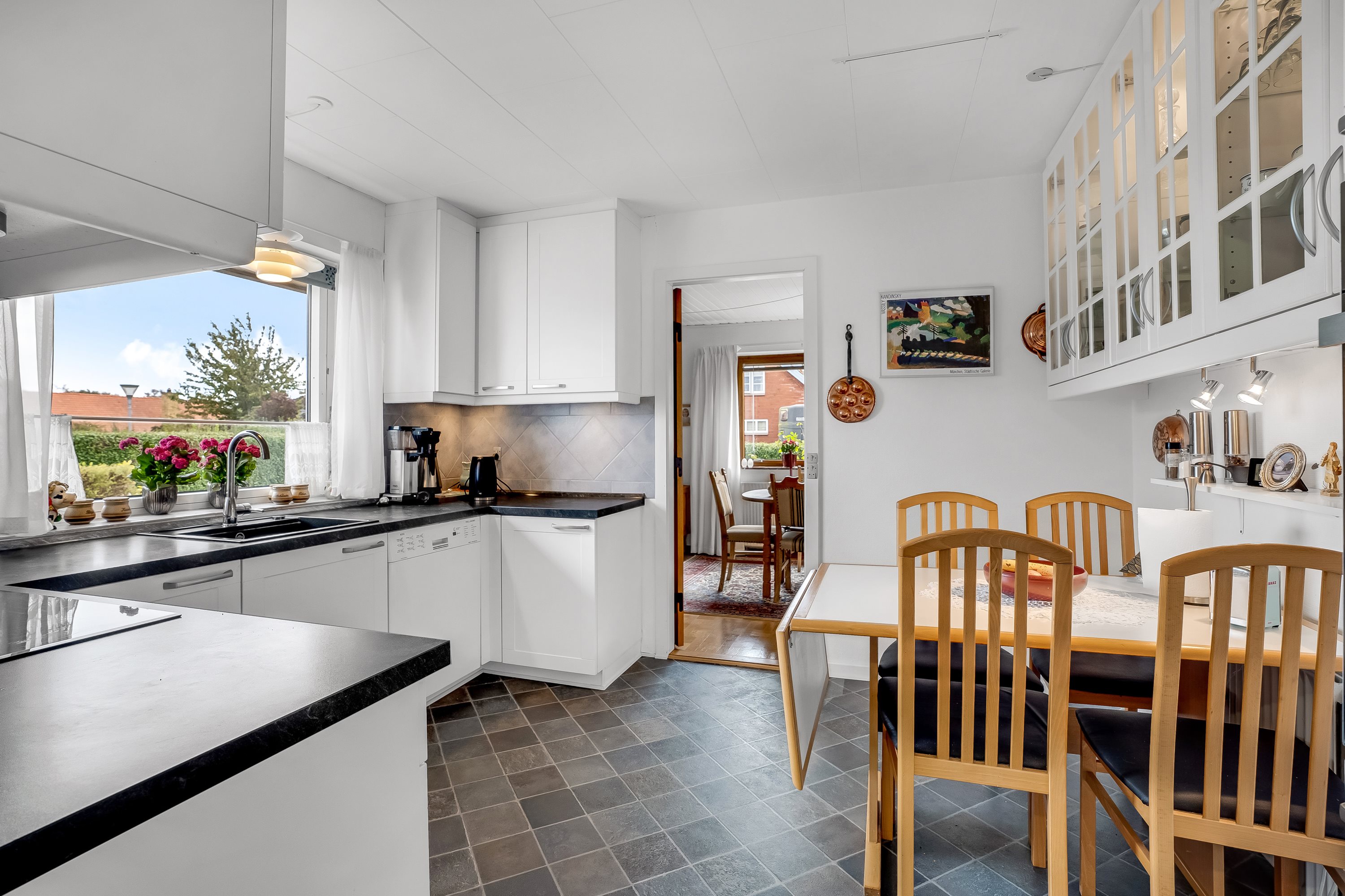 Fremhævet køkken billede i fuldskærmstilstand. Billede af Hejrevej 1, Langø, 4900 Nakskov