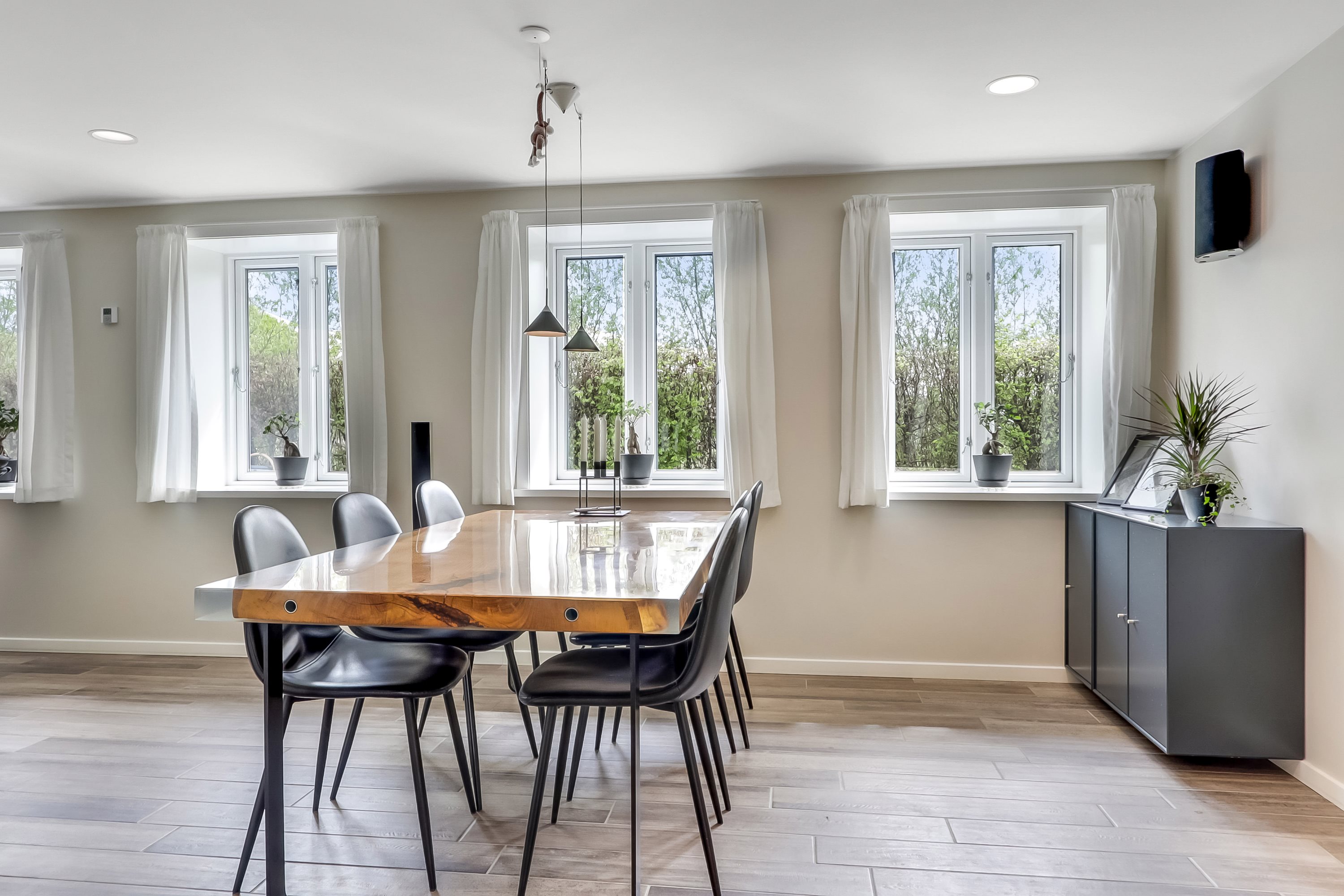 Fremhævet stue billede i fuldskærmstilstand. Billede af Hedevej 24, 5771 Stenstrup