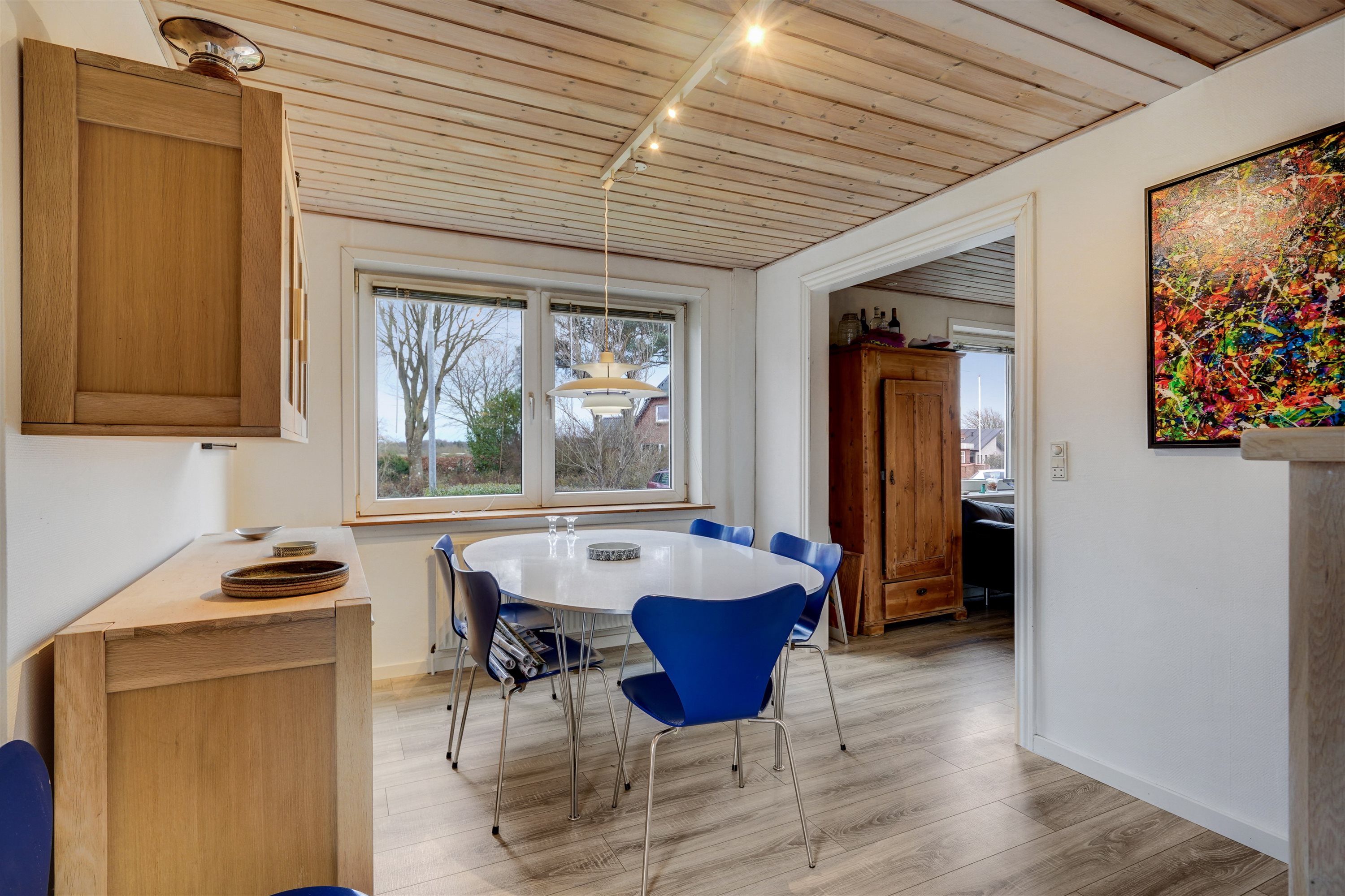 Fremhævet alrum billede i fuldskærmstilstand. Billede af Byvejen 15, Rousthøje, 6818 Årre