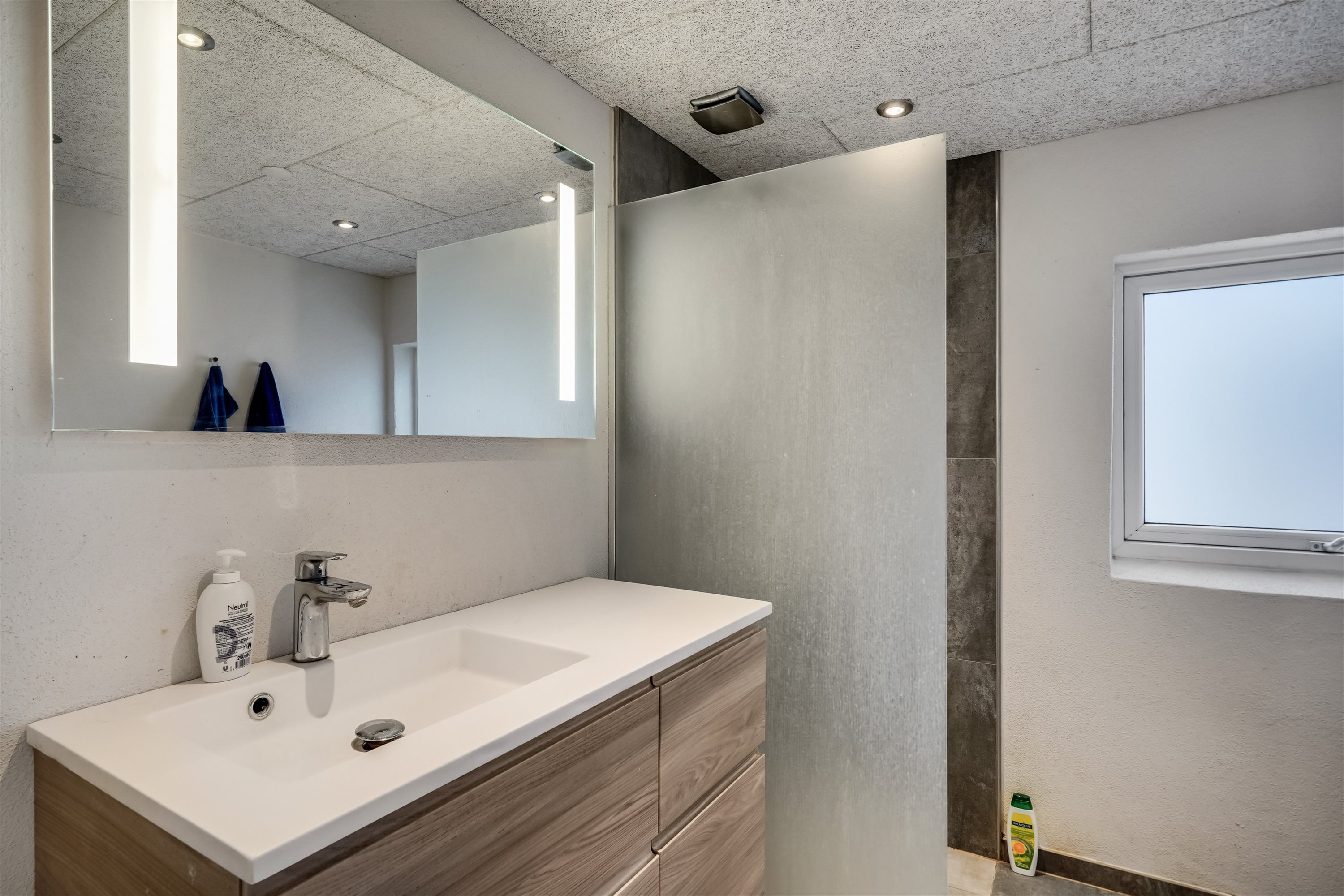 Fremhævet badeværelse billede i fuldskærmstilstand. Billede af Byvejen 15, Rousthøje, 6818 Årre